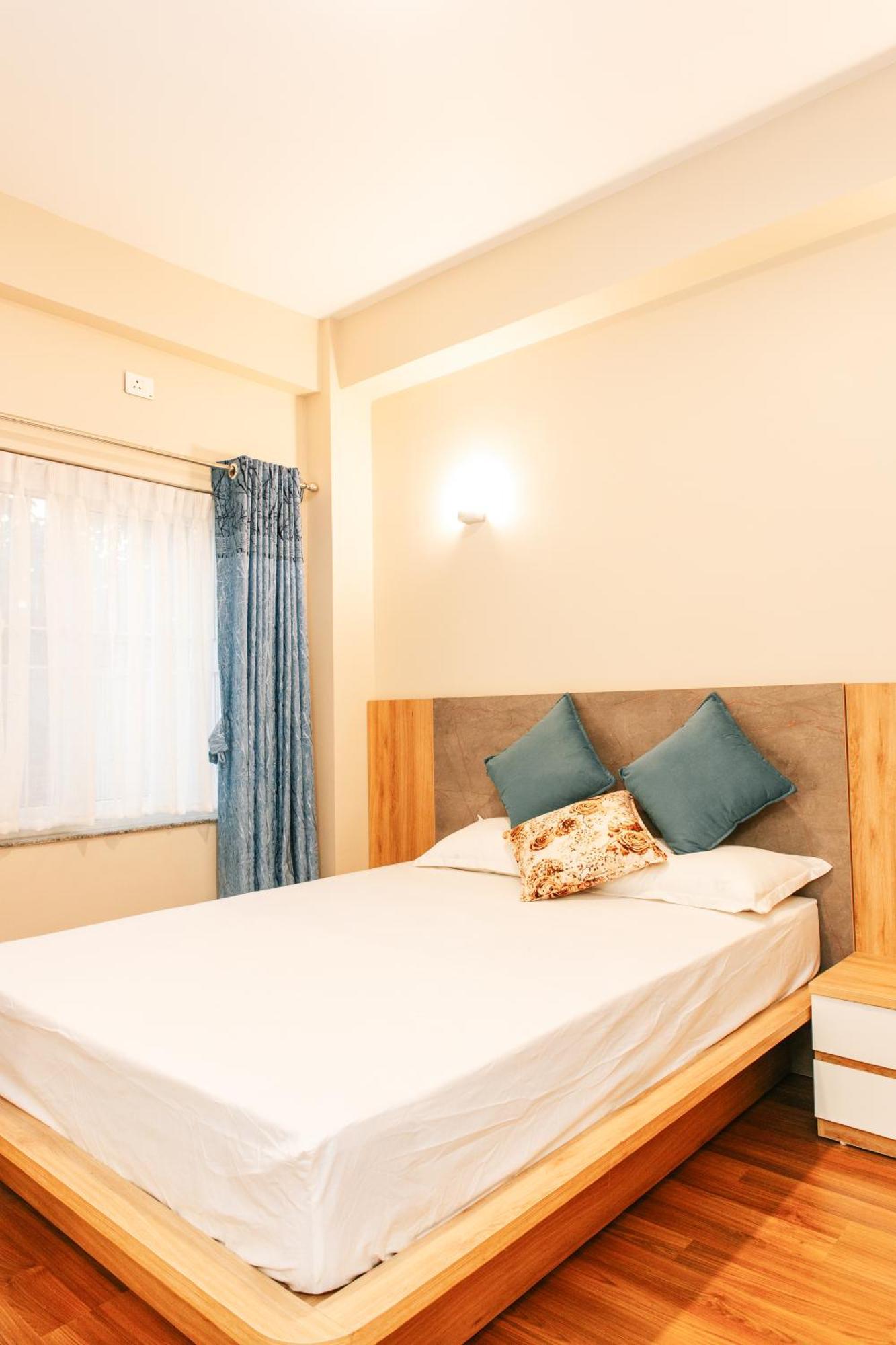 2bhk Serviced At Heart Of *