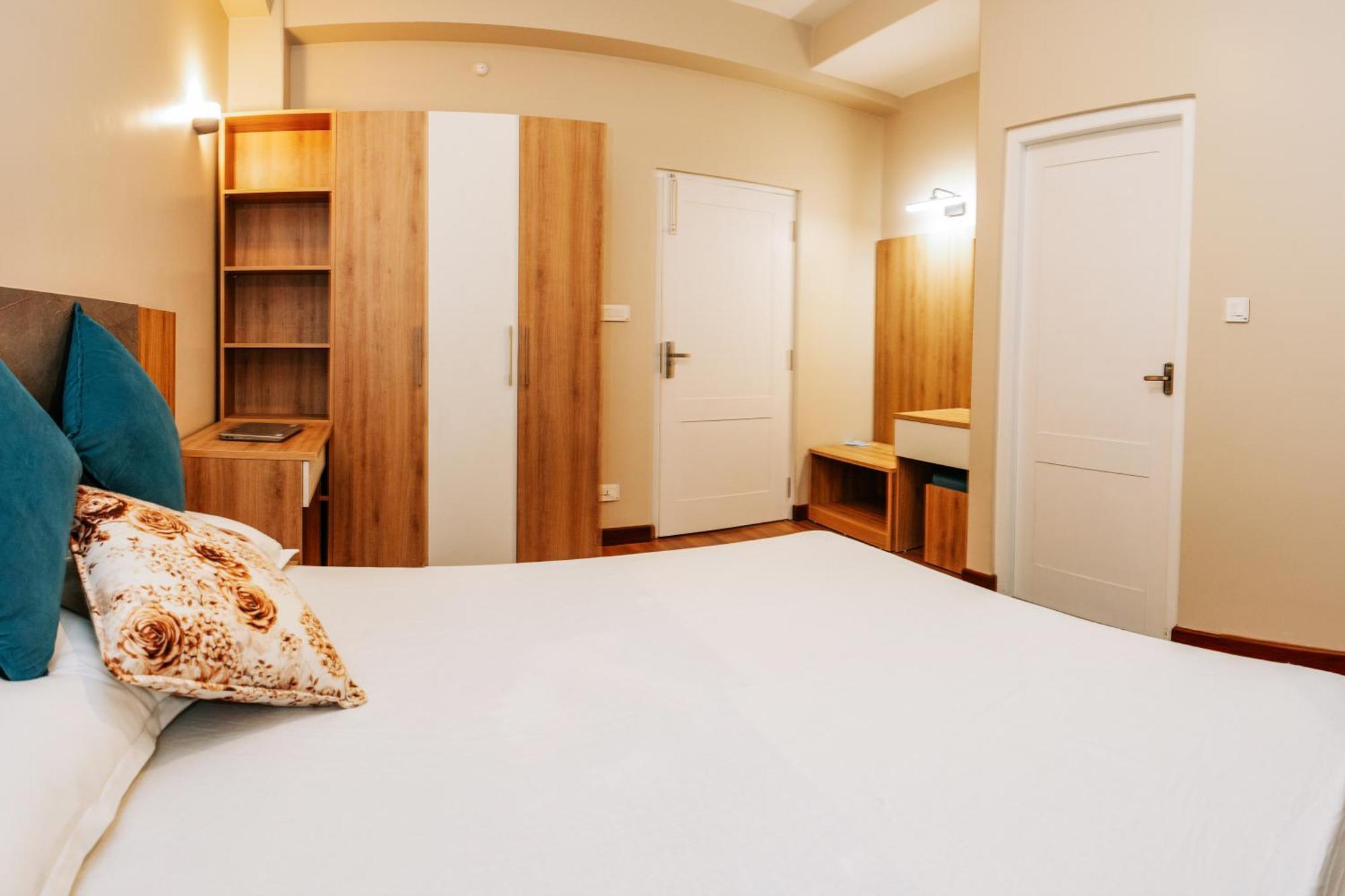 Apartment 2bhk Serviced At Heart Of