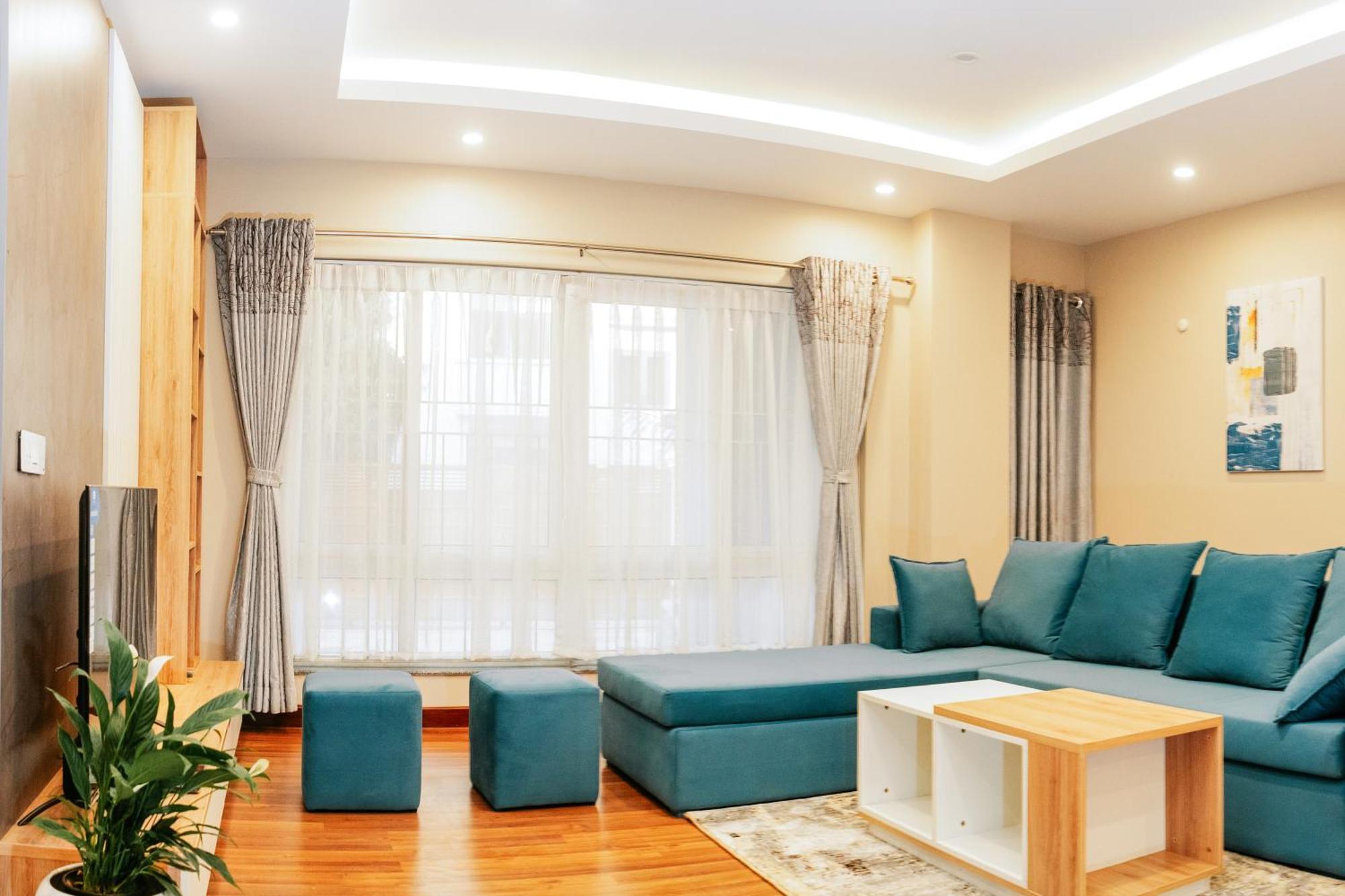 Apartment 2bhk Serviced At Heart Of *