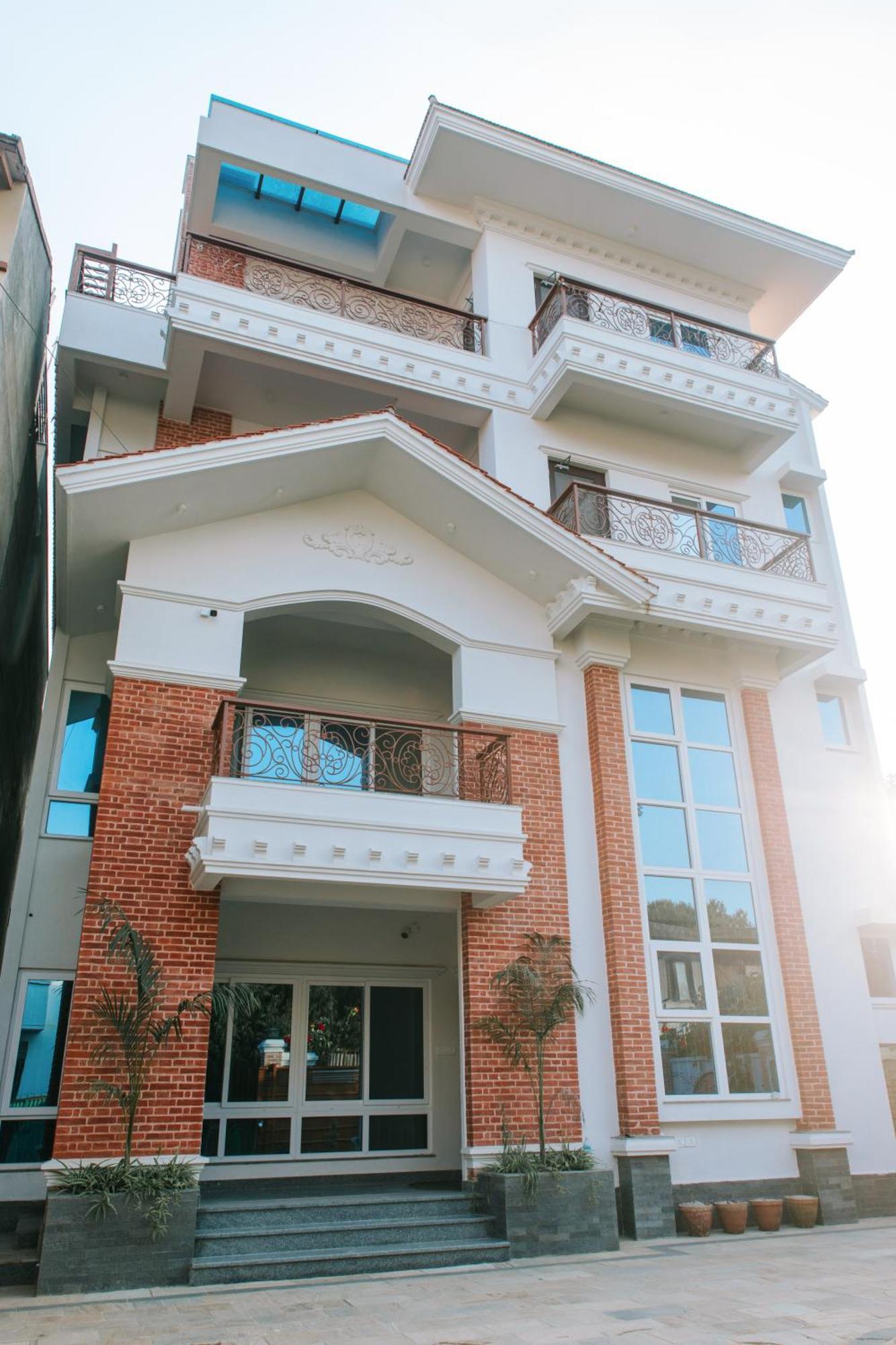2bhk Serviced At Heart Of *