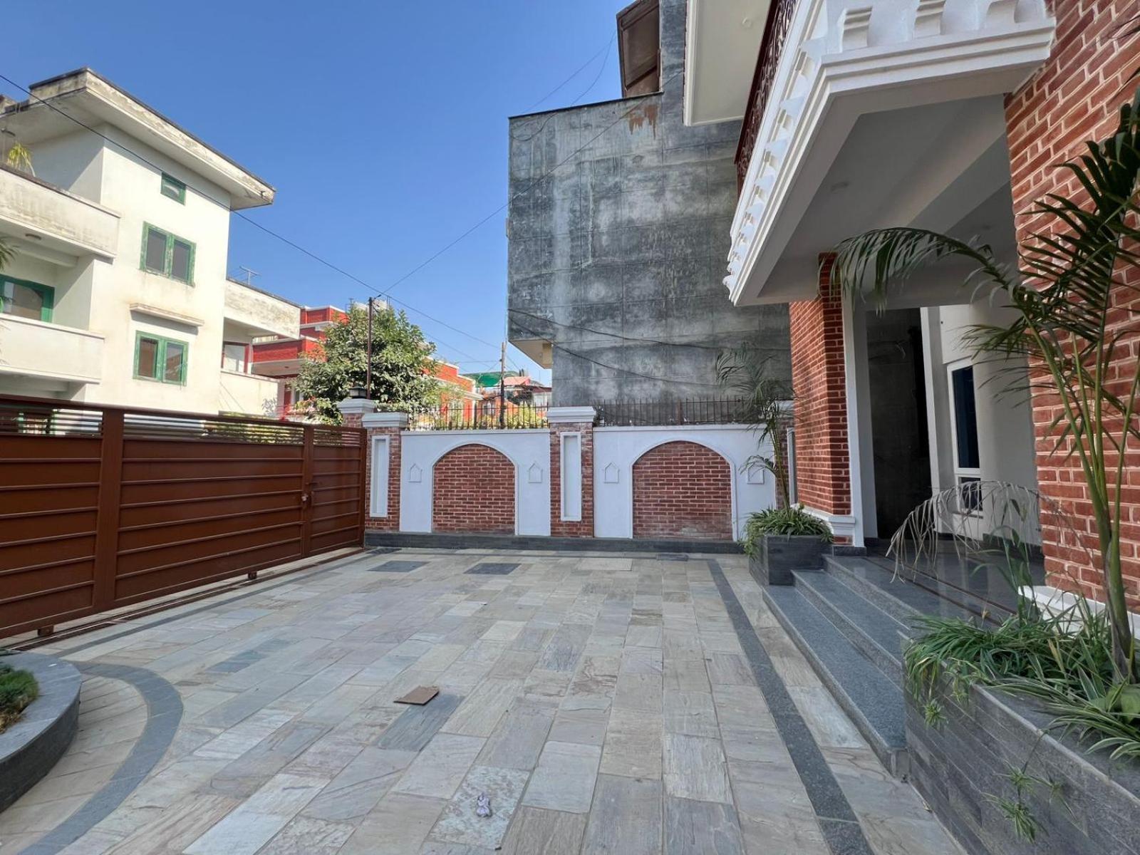 2bhk Serviced At Heart Of