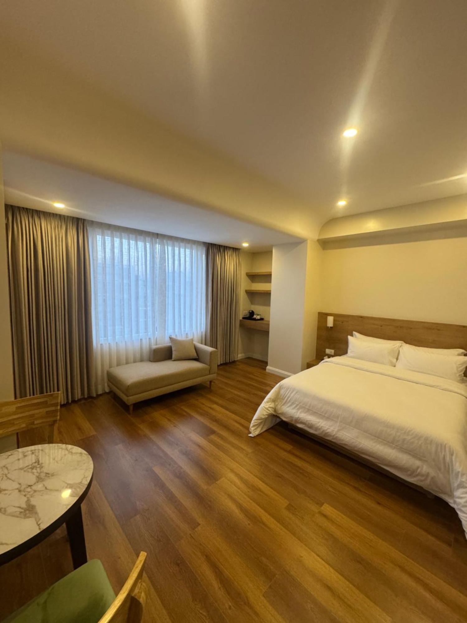 Snowlion Hotel *