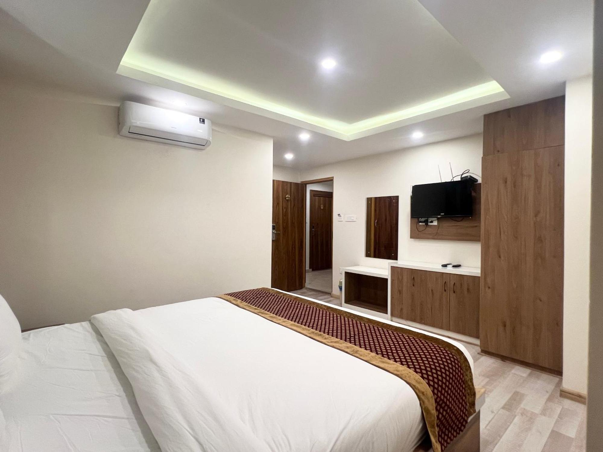Nirakar Hotel 3*