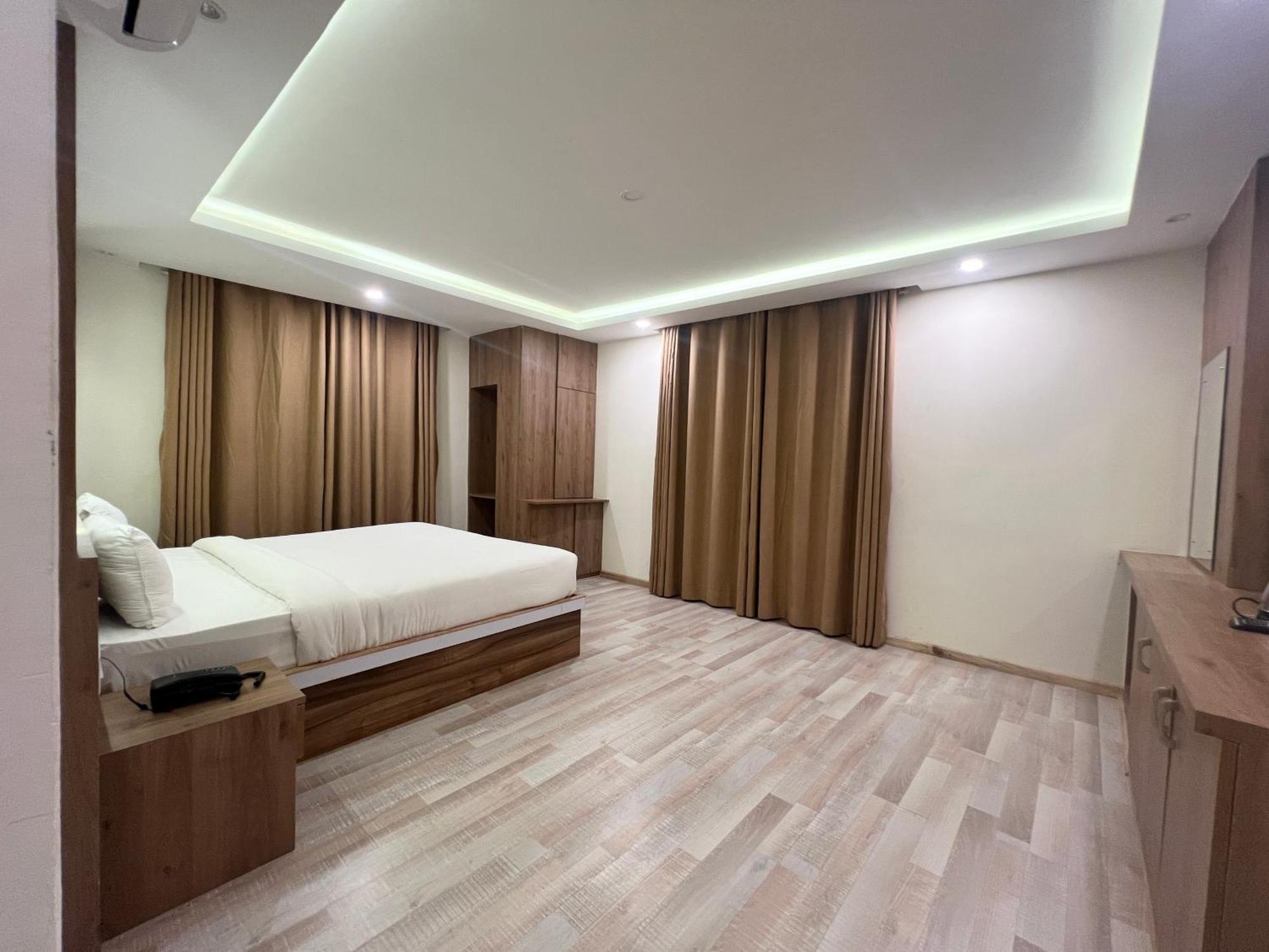 Nirakar Hotel 3*