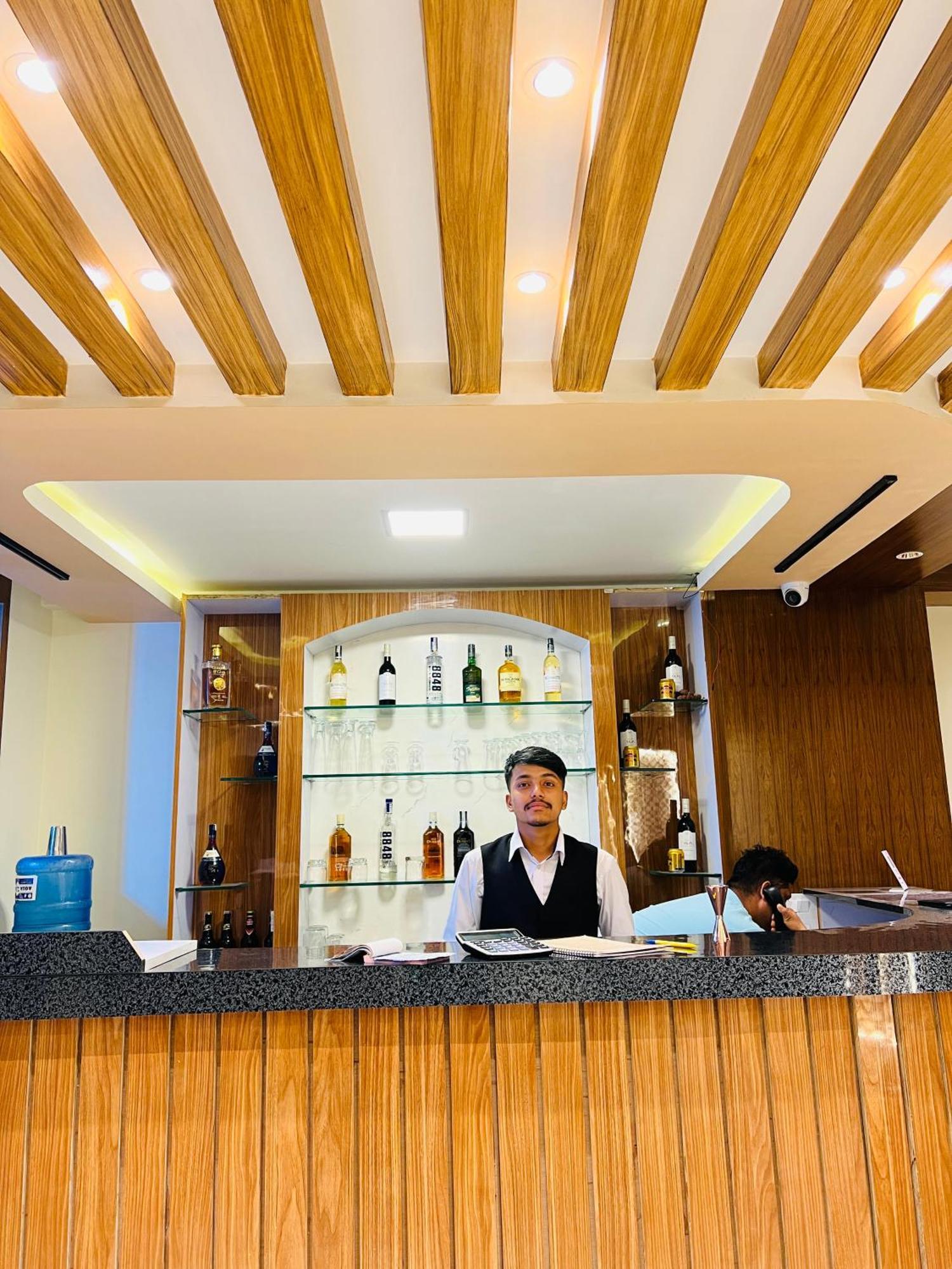 Nirakar Hotel 3*
