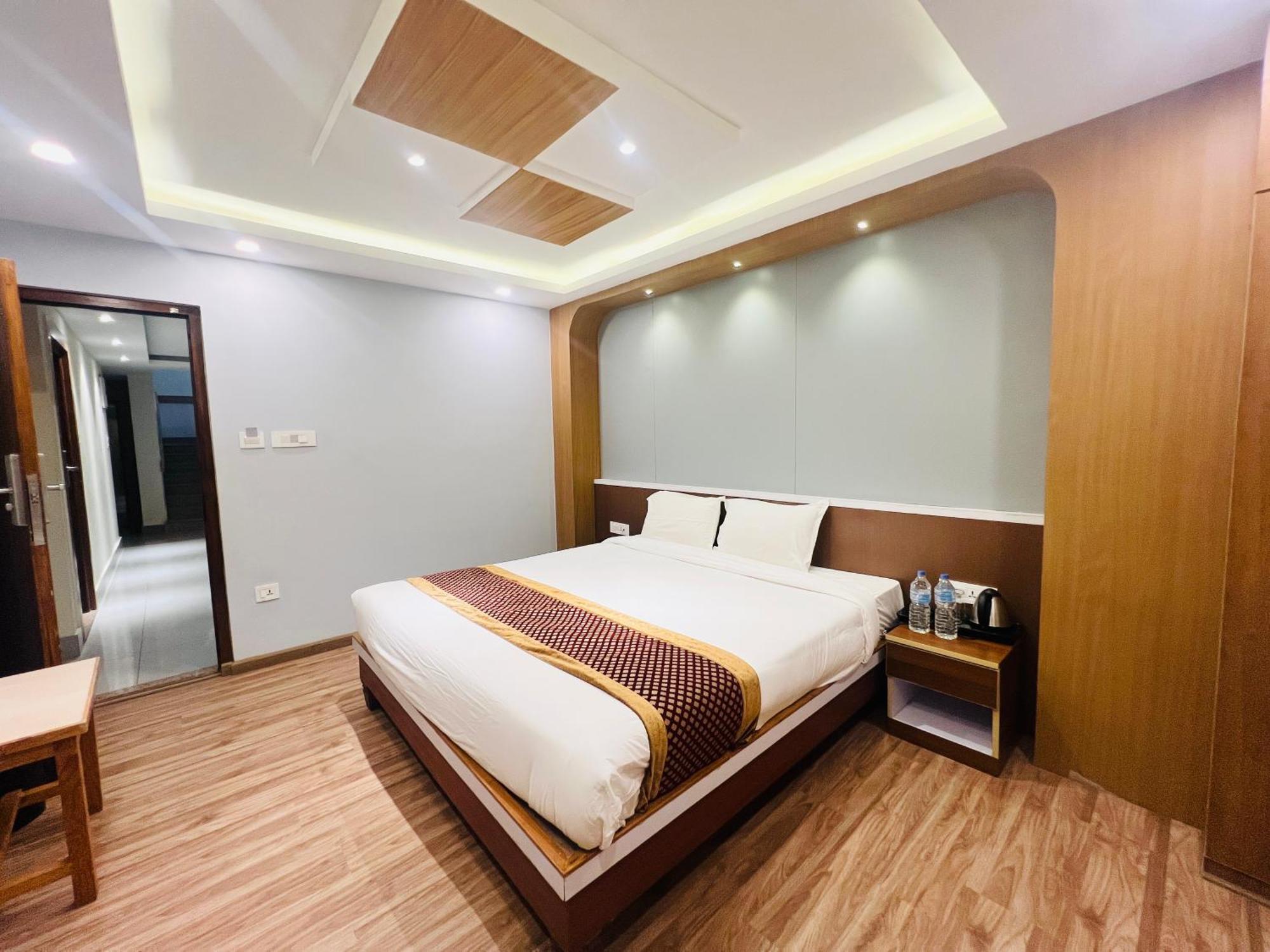 Hotel Nirakar 3*