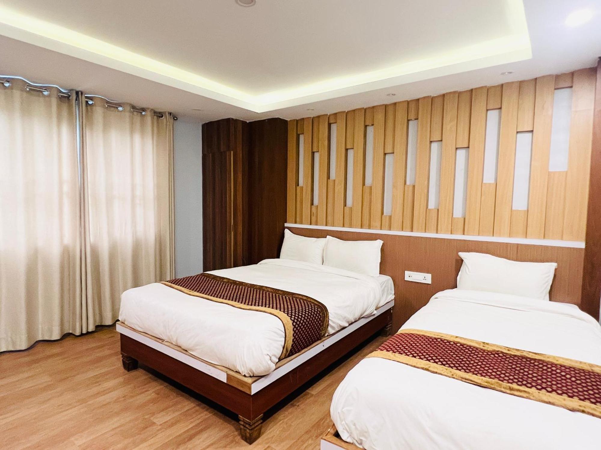 Nirakar Hotel 3*