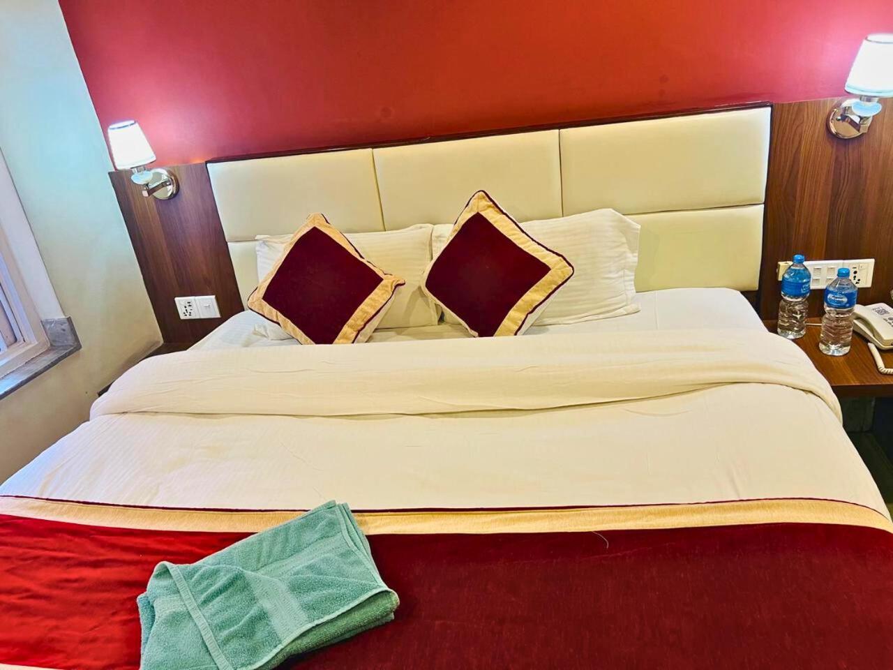 Shraddha Palace 3*