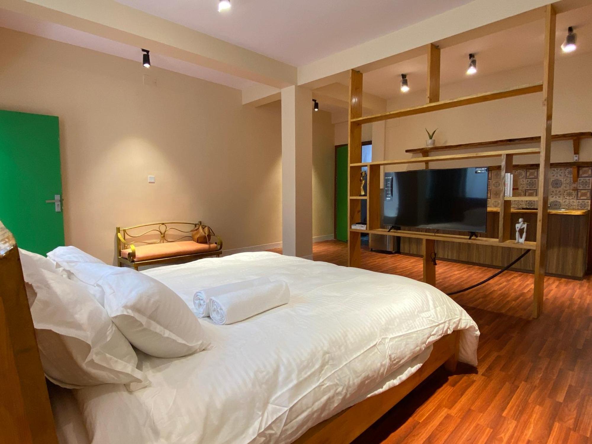 Cozy French With Balcony Kathmandu