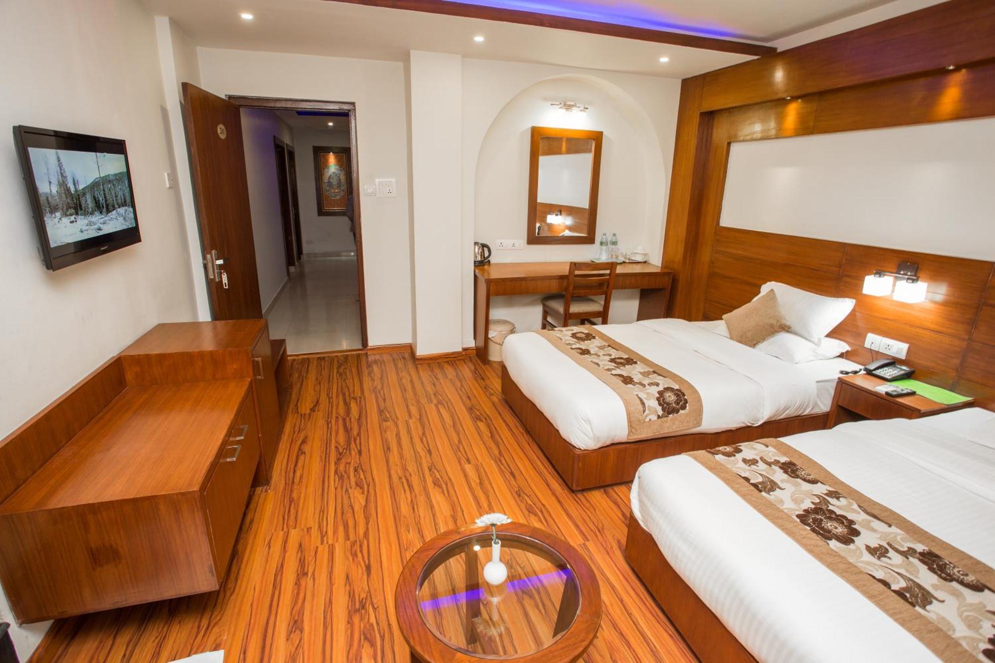 Hotel Aryatara 3*