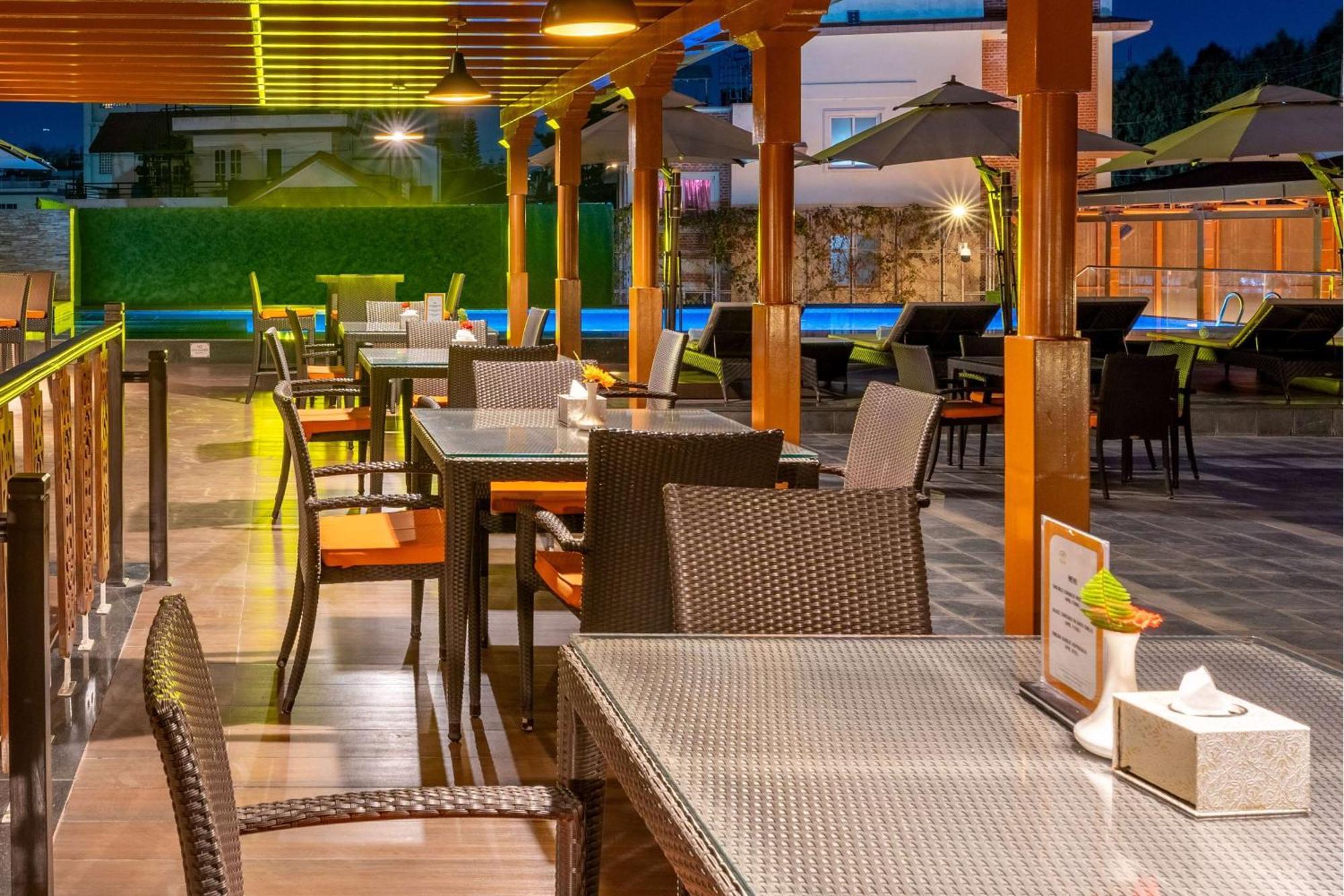 Ramada By Wyndham Dhumbarahi Hotel 5*