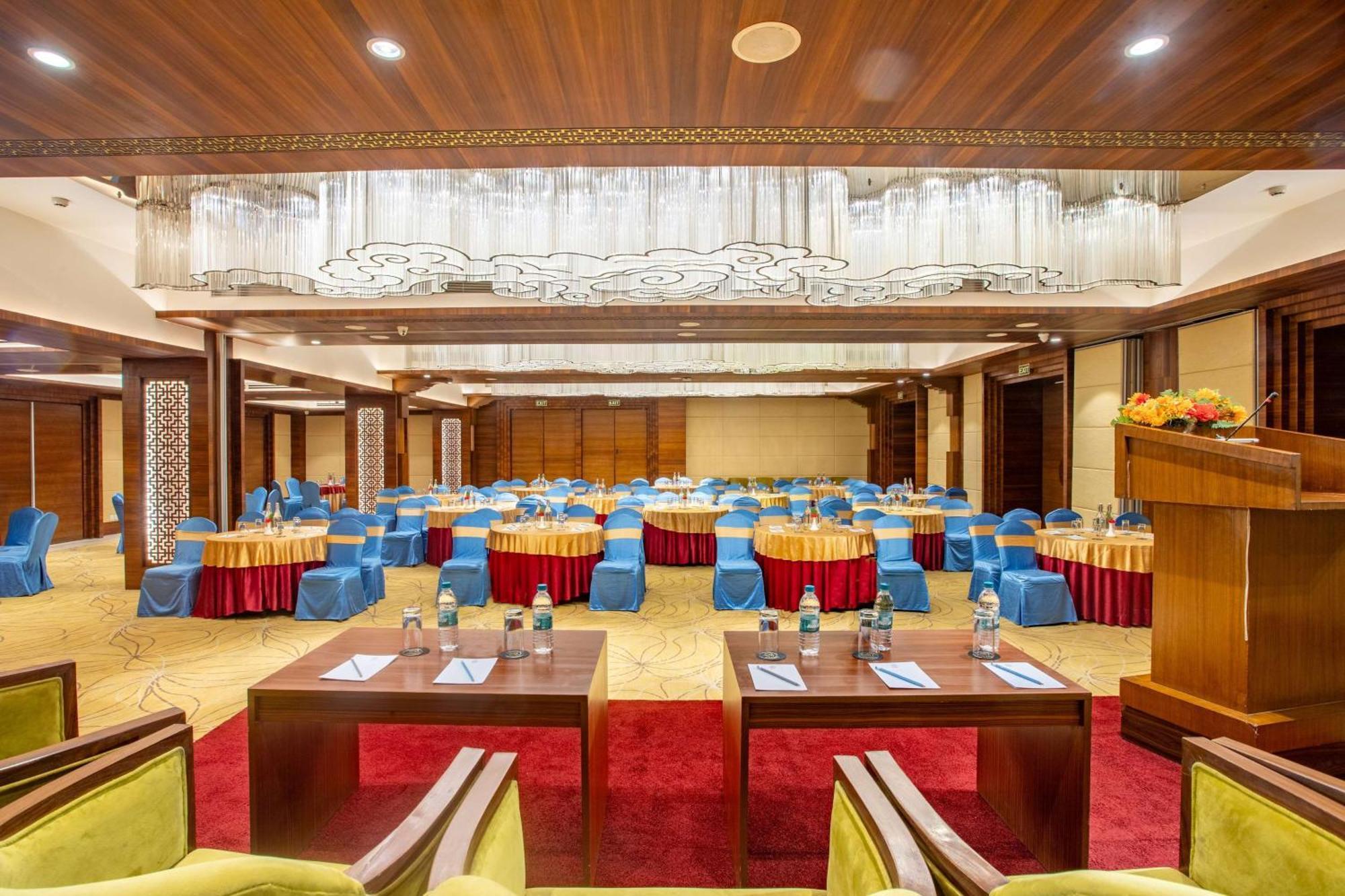 Hotel Ramada By Wyndham Dhumbarahi 5*
