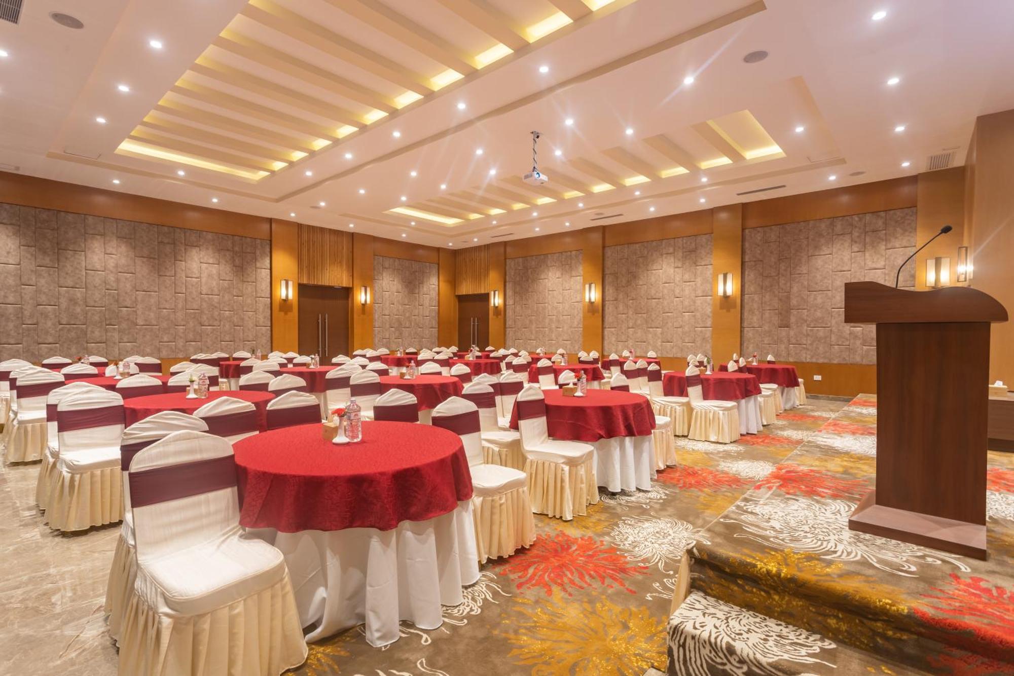 Hotel Crystal Pashupati 4*