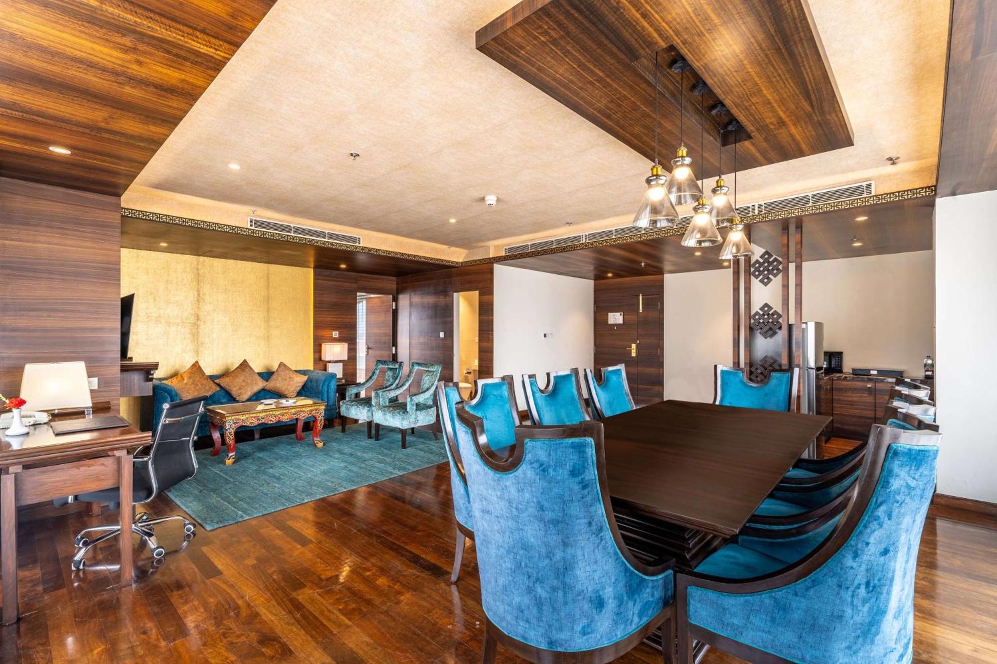 Hotel Ramada By Wyndham Dhumbarahi 5*