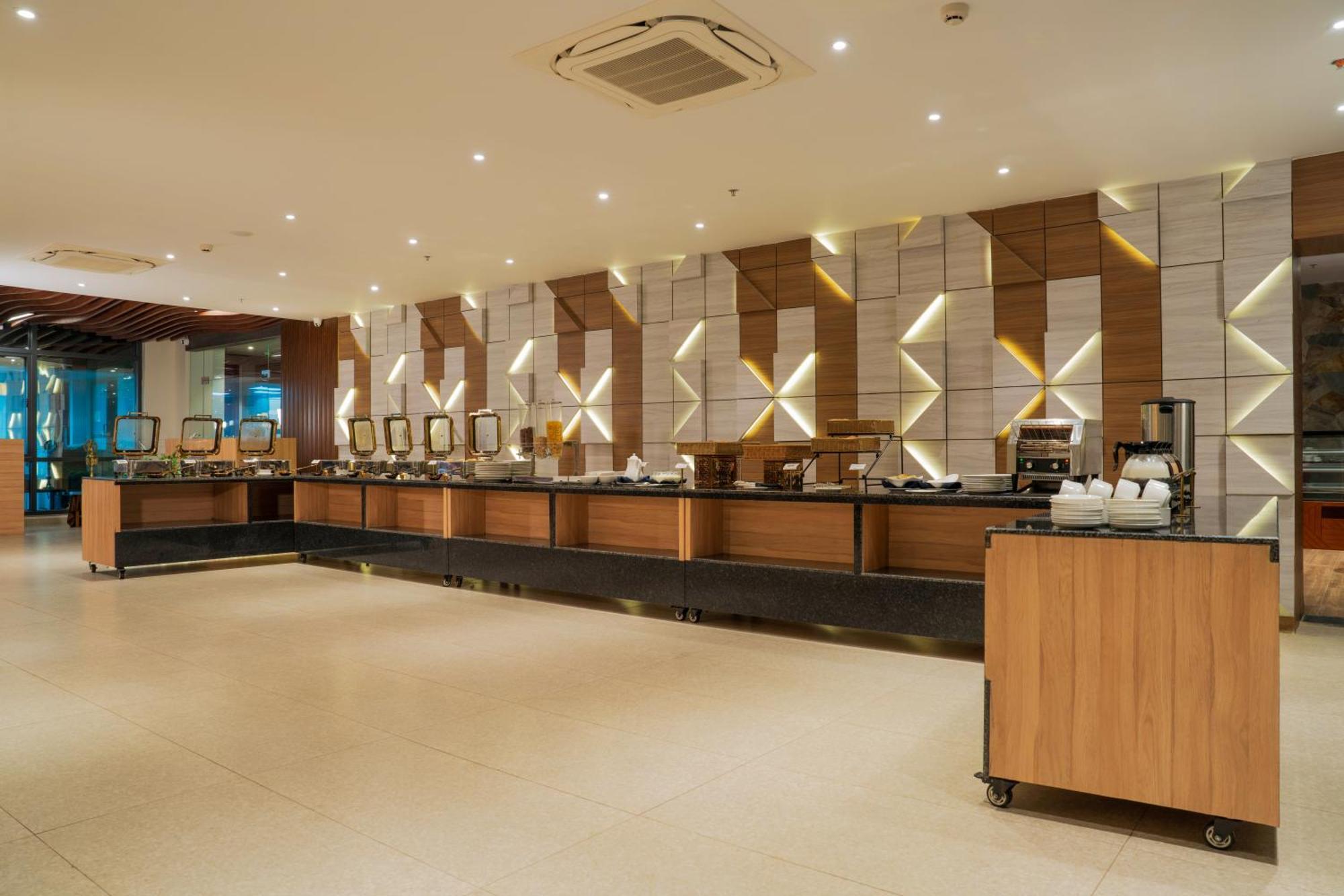Western Hotel 4*
