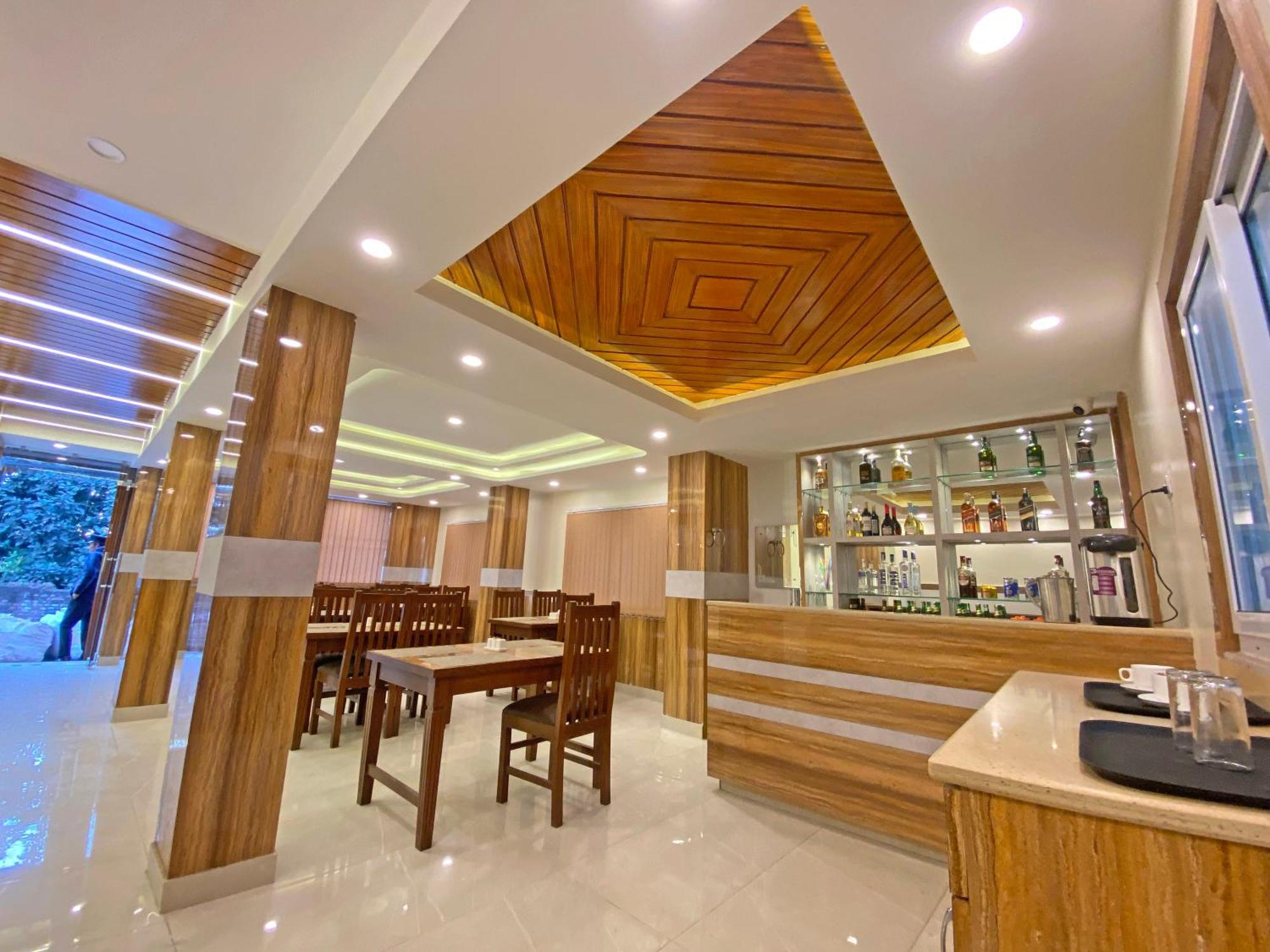Hotel Dipjyoti 3*