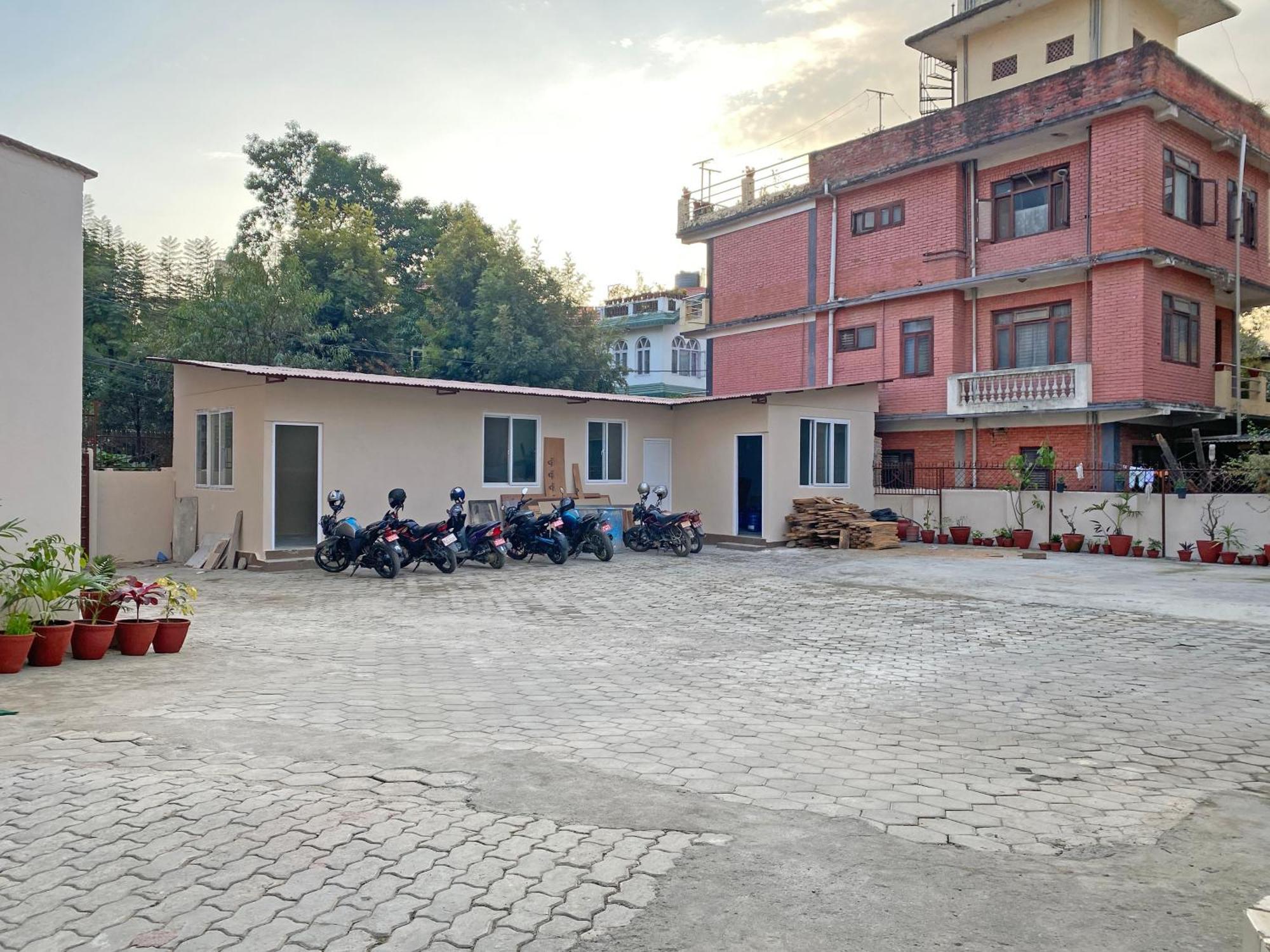 Hotel Dipjyoti 3*