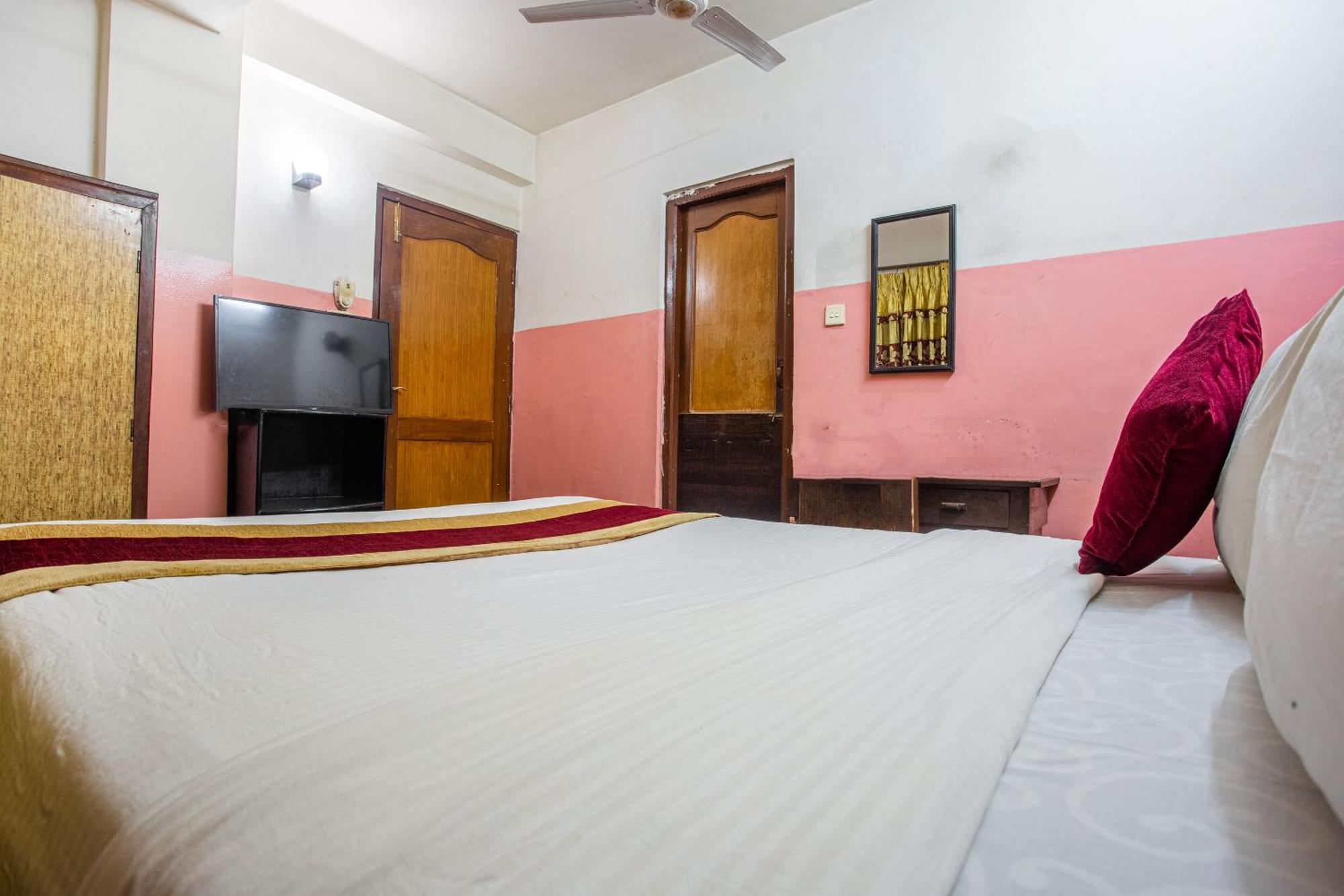 Oyo 810 Peace Golden Hotel *