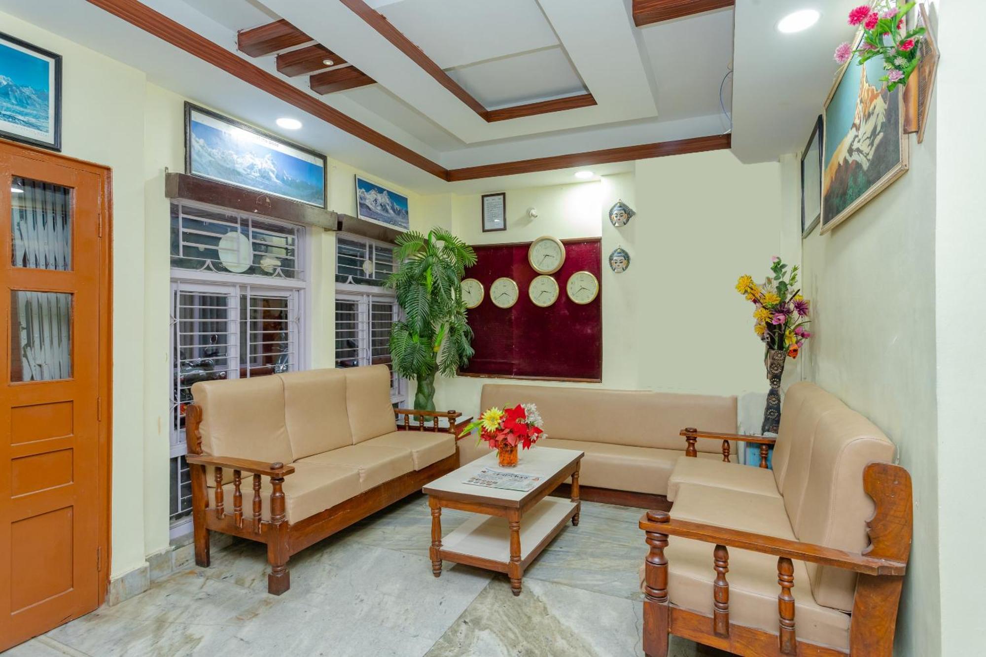 Oyo 811 New Pokhara Palace Hotel
