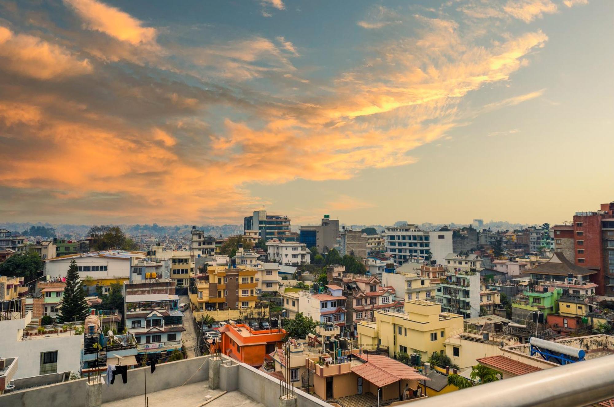 Apartment Stunning View With Private Rooftop & Balcony *