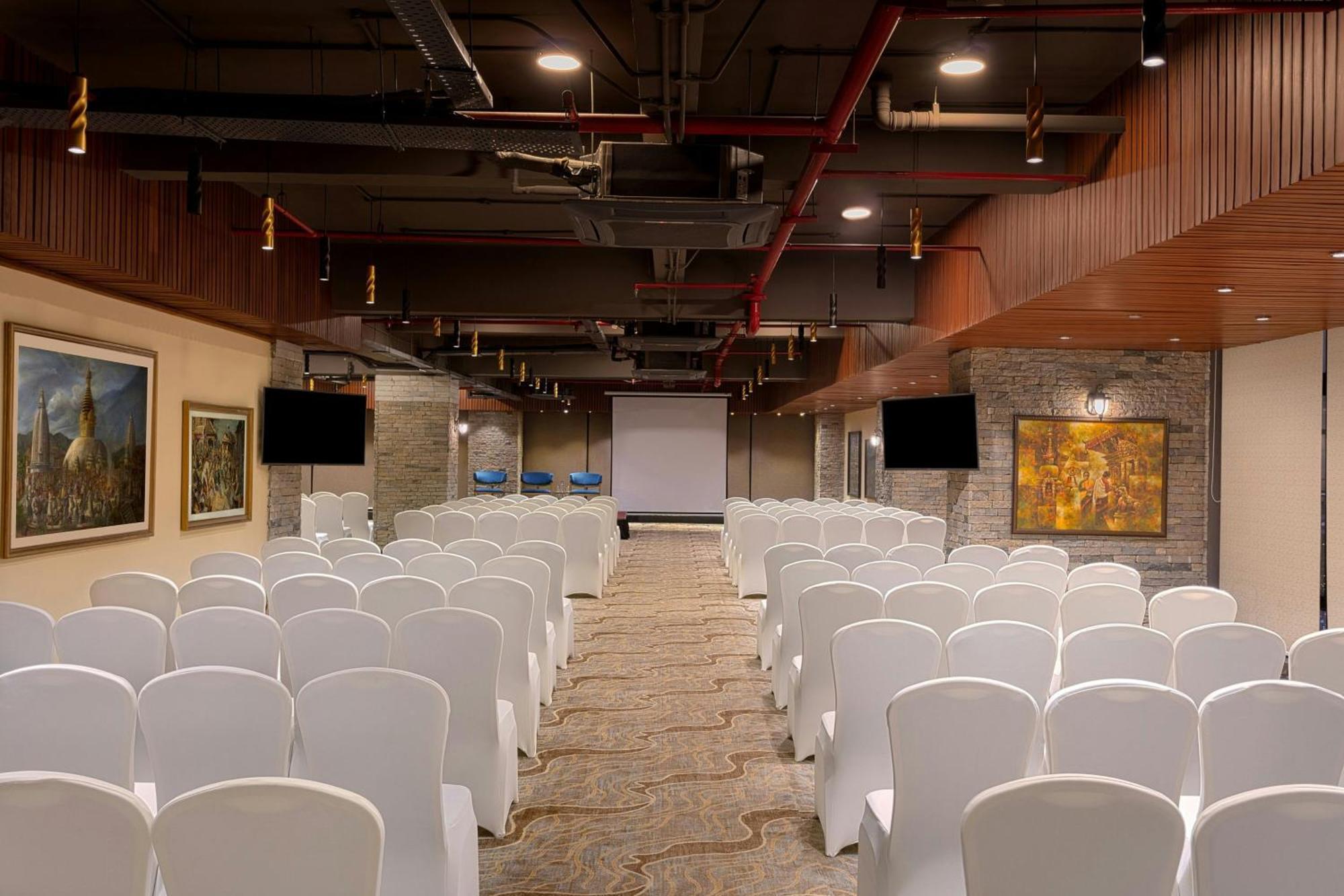 Aloft Thamel Hotel 5*