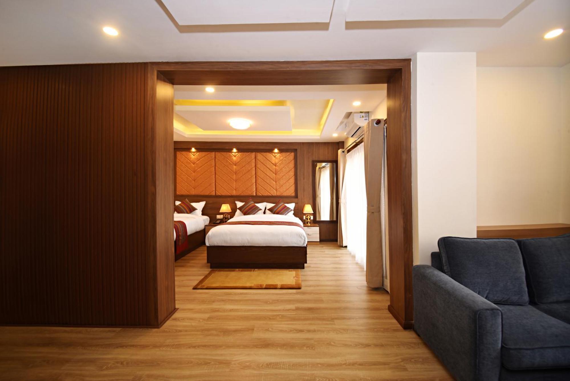 Hotel Sherpani 3*
