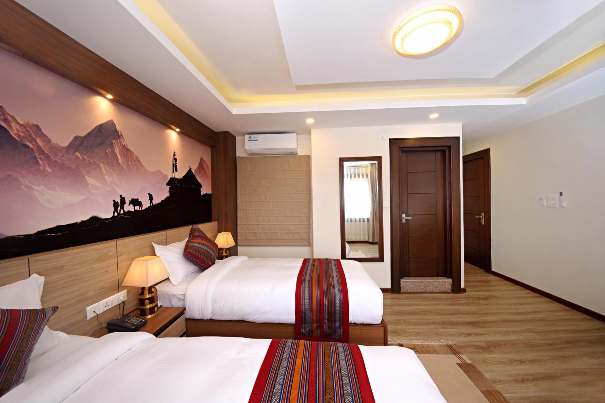 Hotel Sherpani 3*