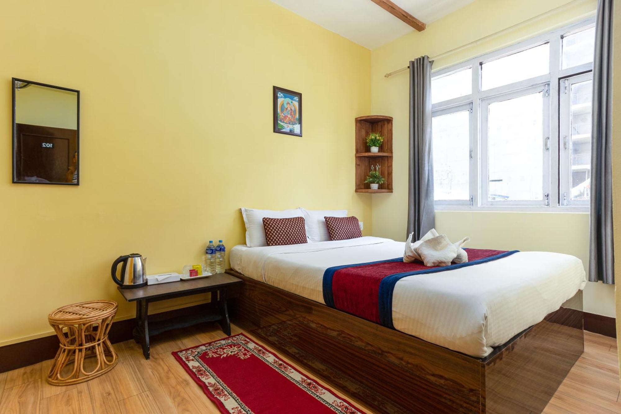 Hostel Thamel & *