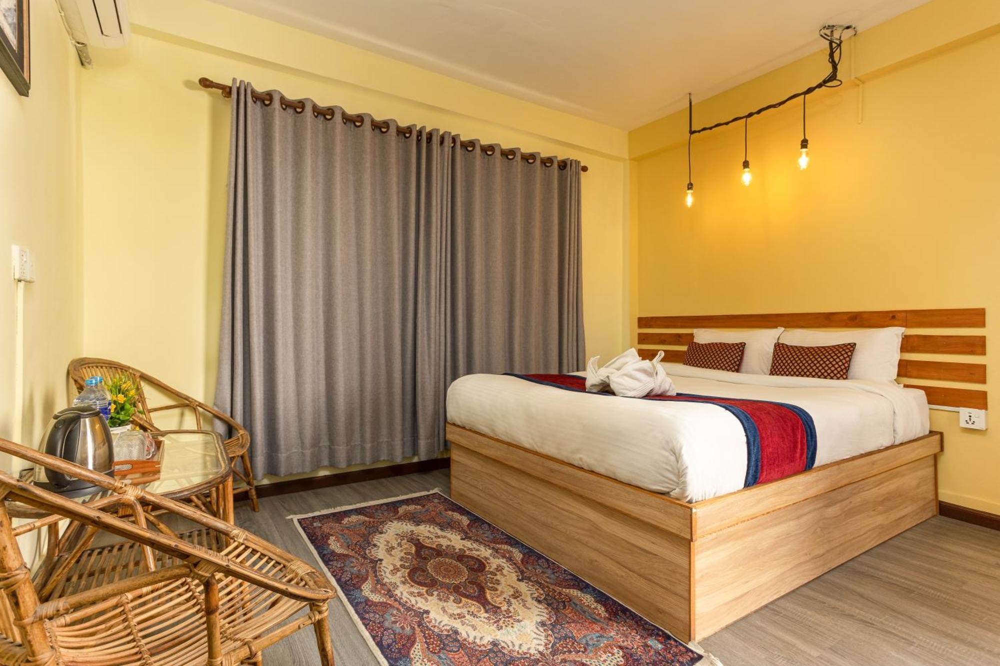 Hostel Thamel & *