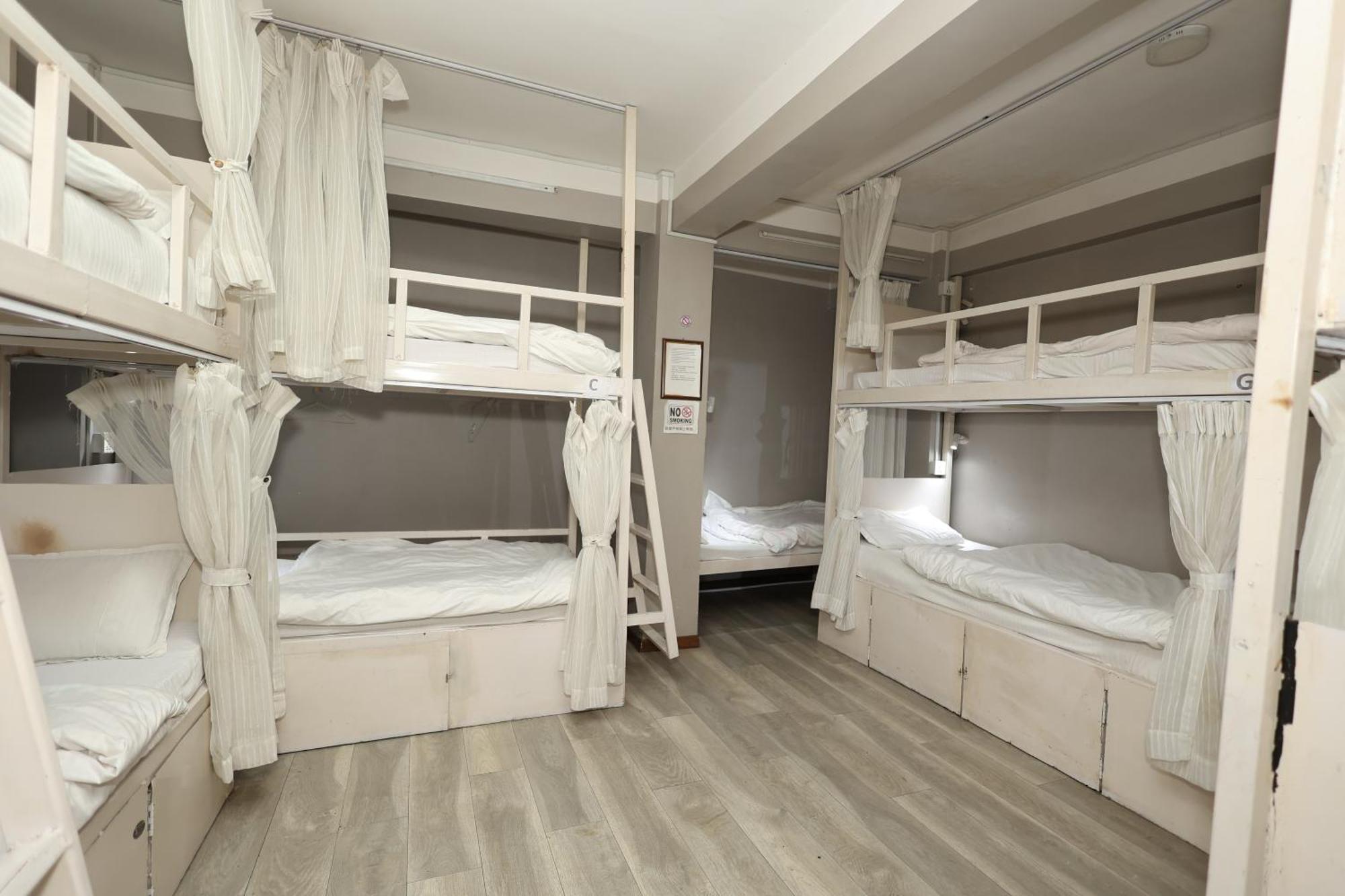 Hostel Bed And Pillow *