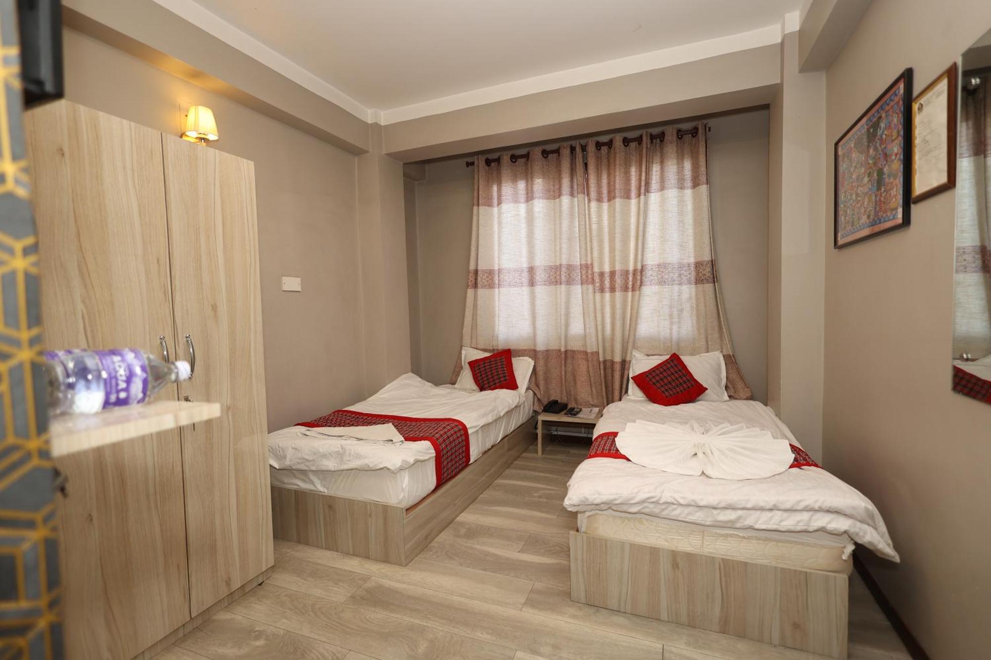 Hostel Bed And Pillow *