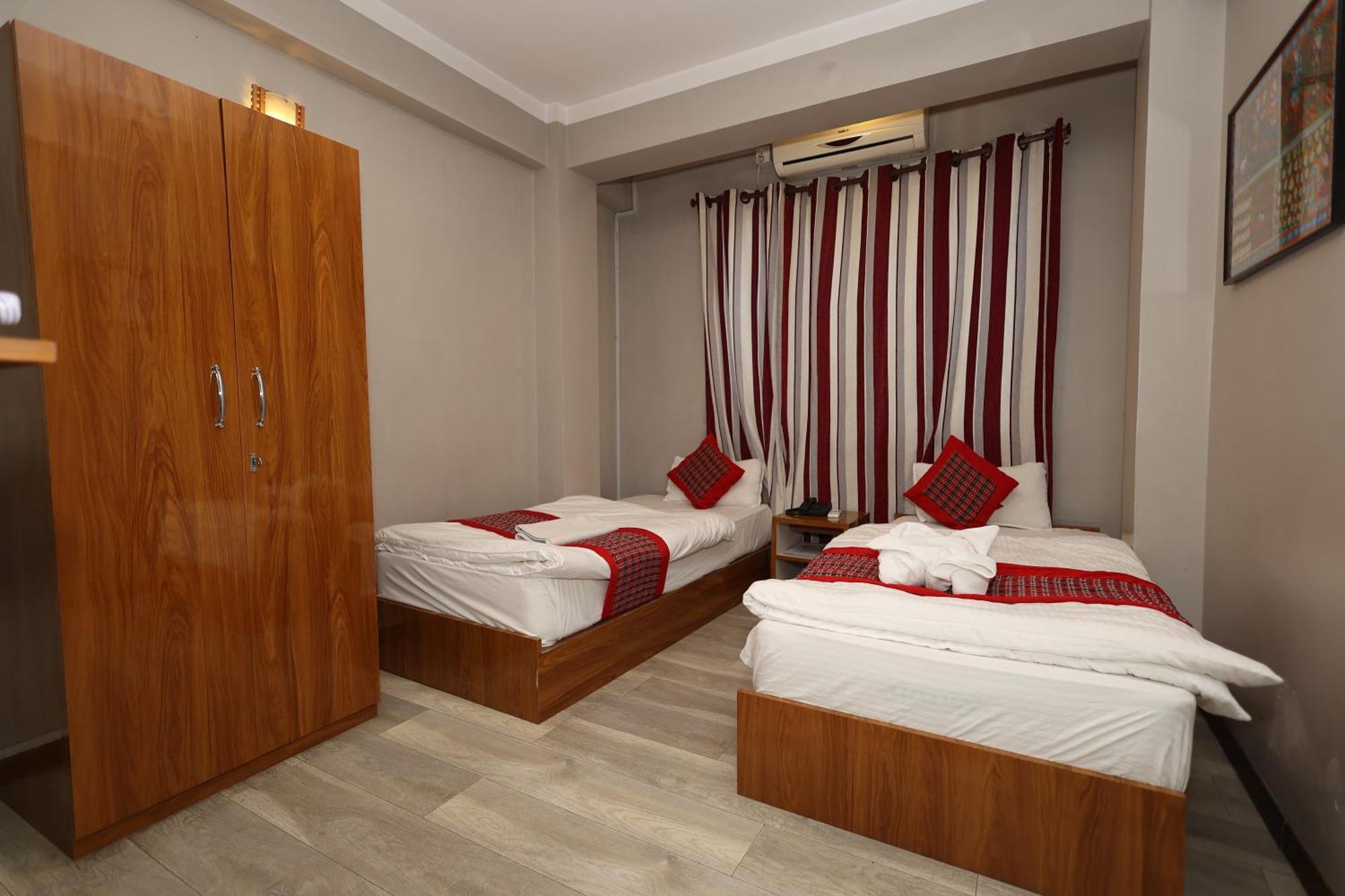 Bed And Pillow Hostel *