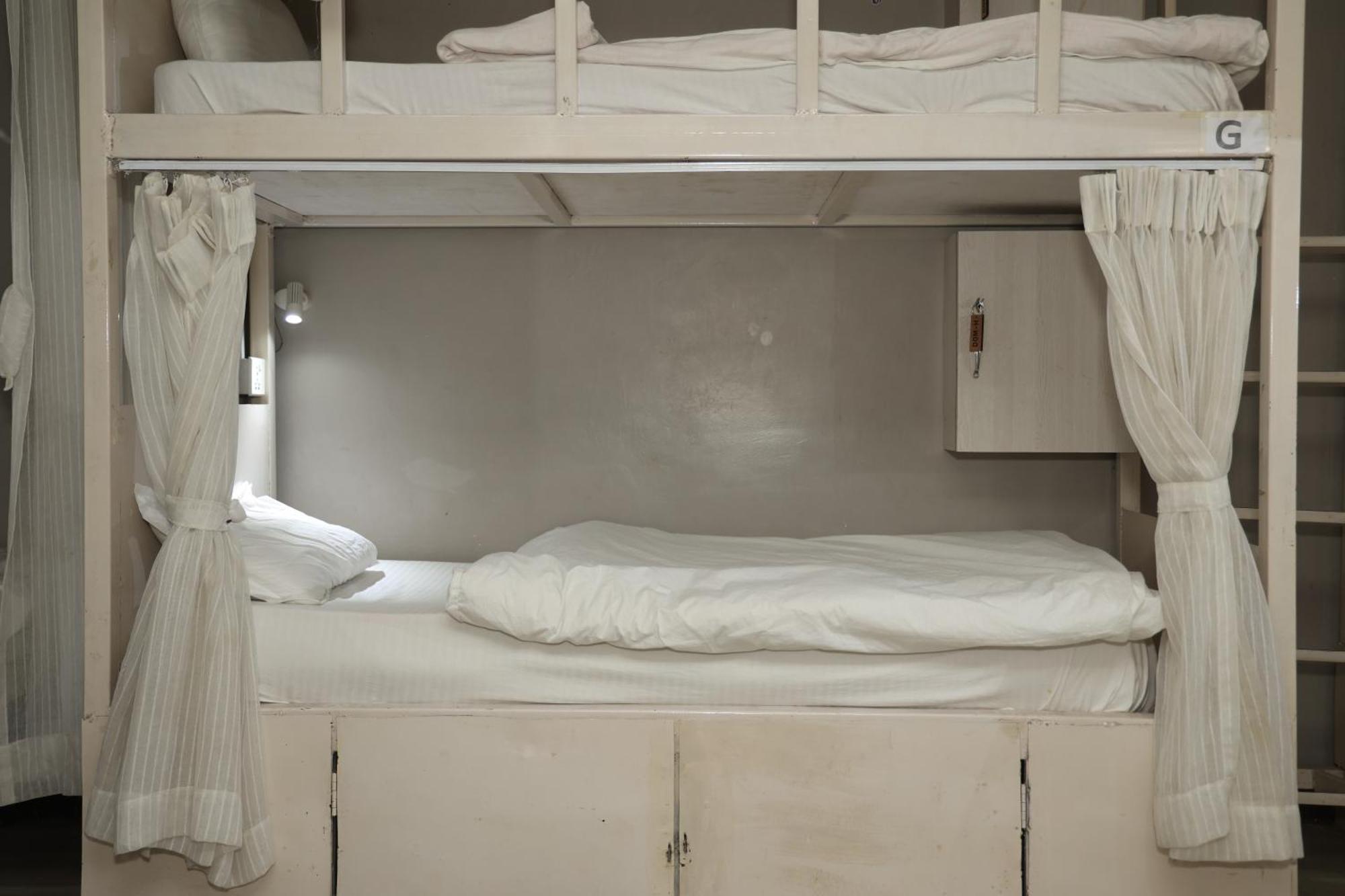 Bed And Pillow Hostel