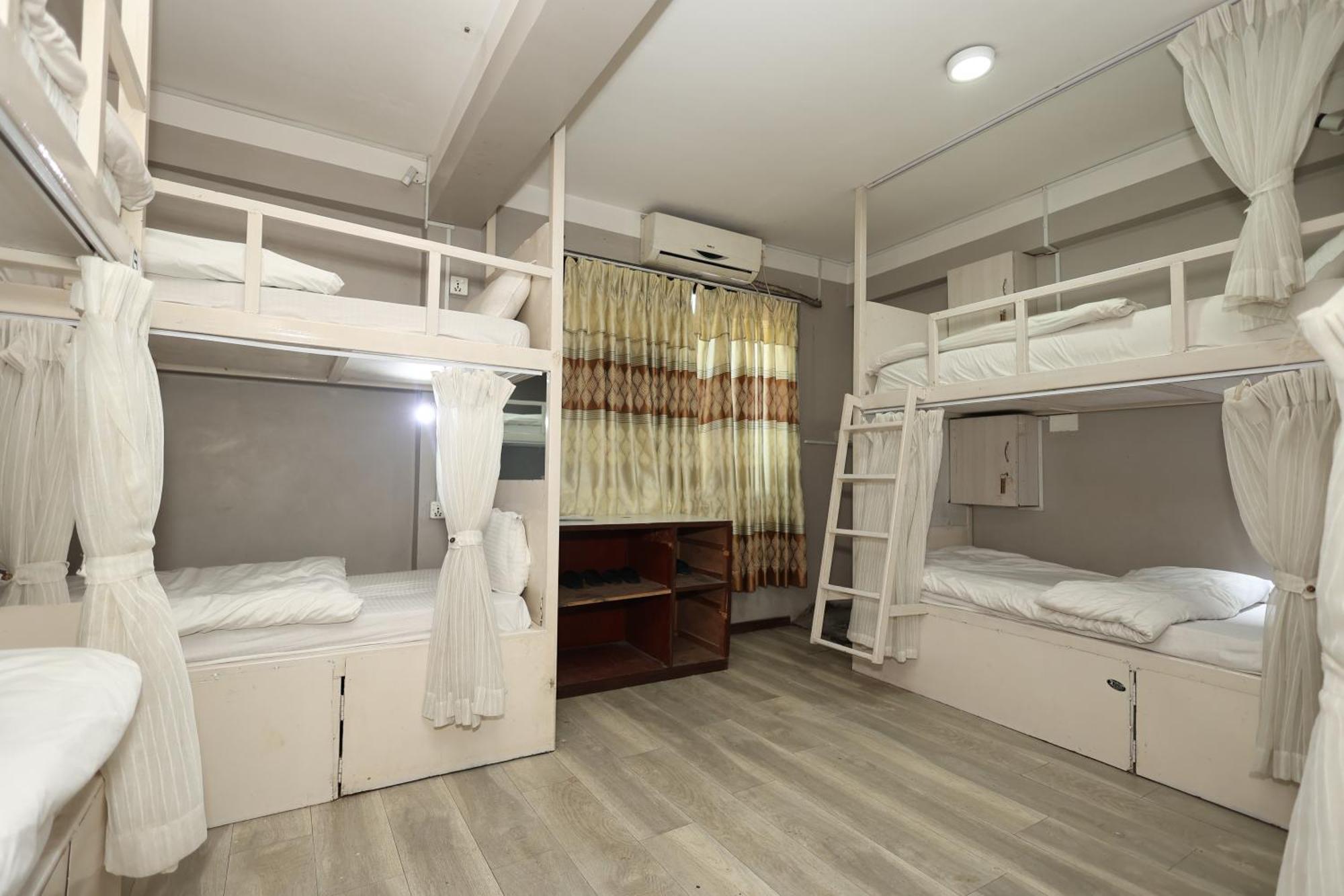 Bed And Pillow Hostel