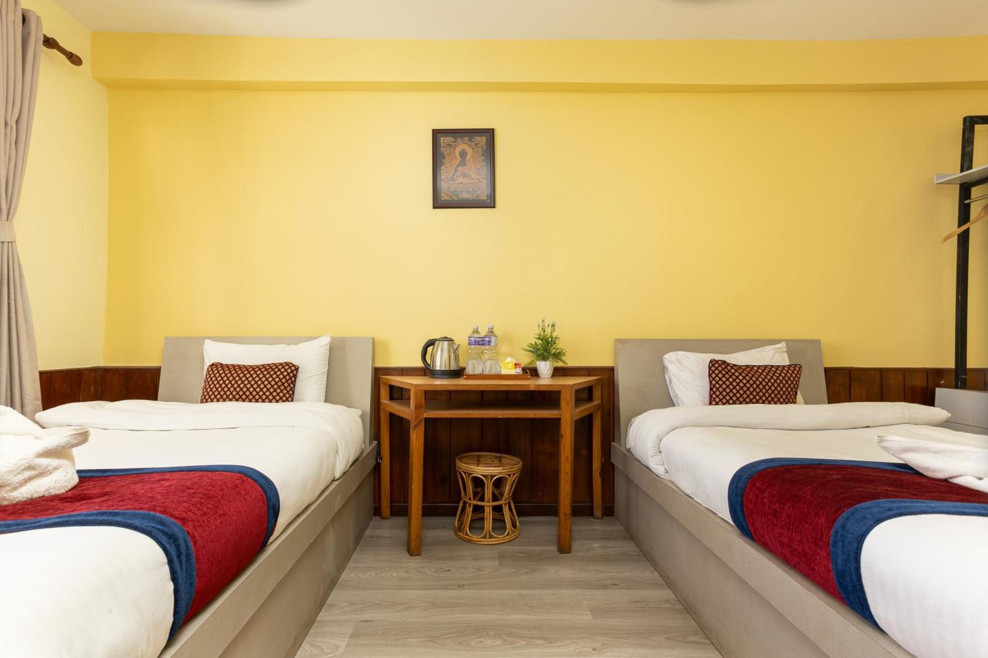 Hostel Thamel & *