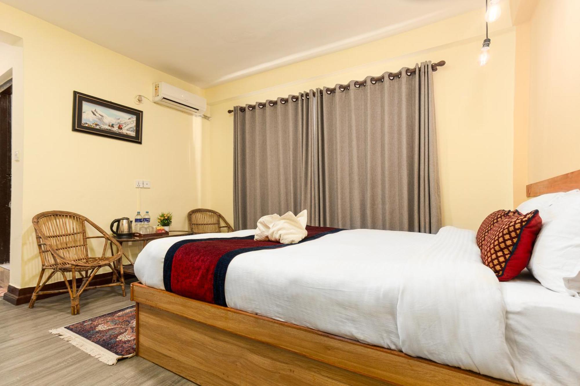 Hostel Thamel & *