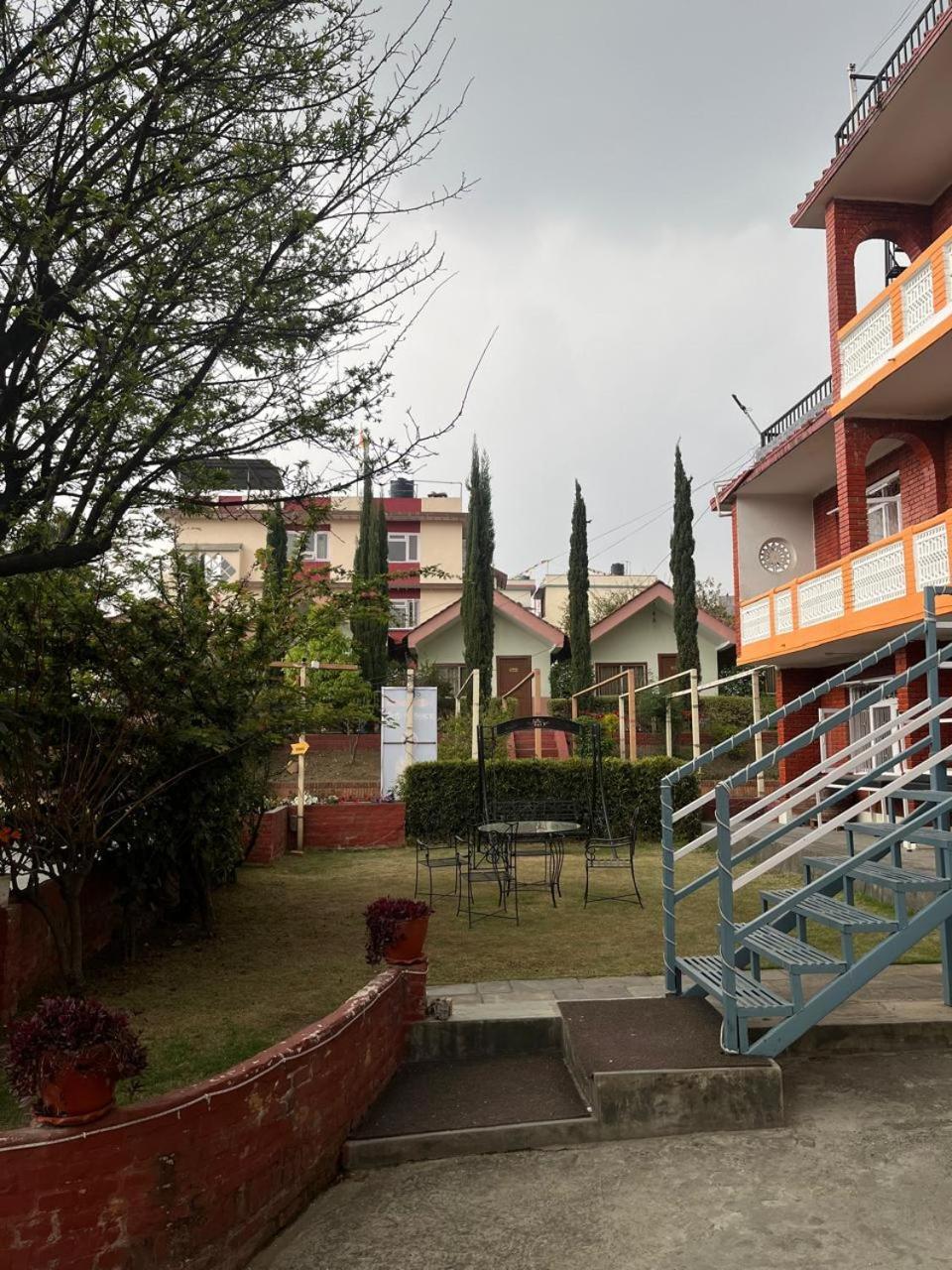 Saanvi & Restaurant Hotel 4*