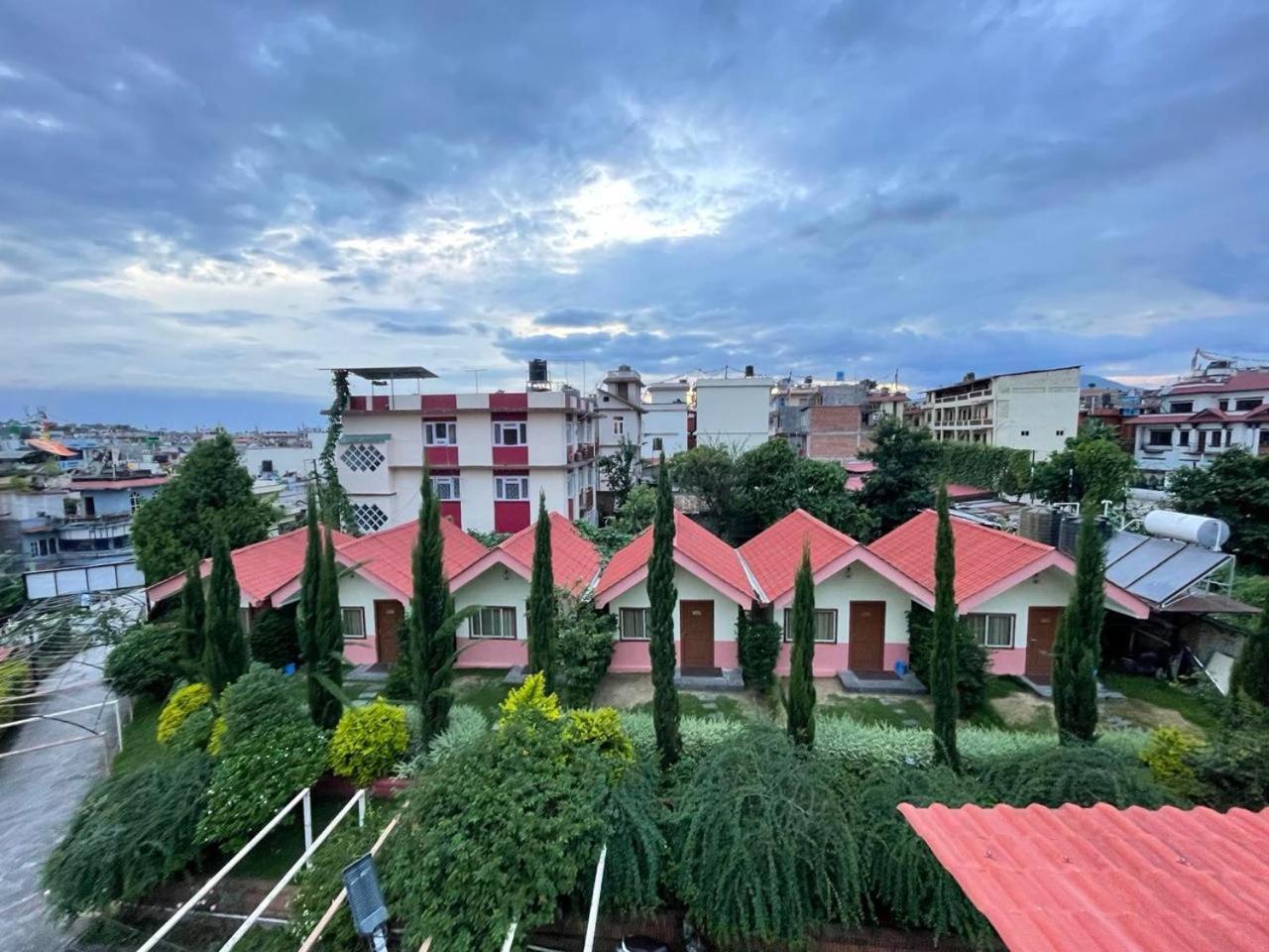 Saanvi & Restaurant Hotel
