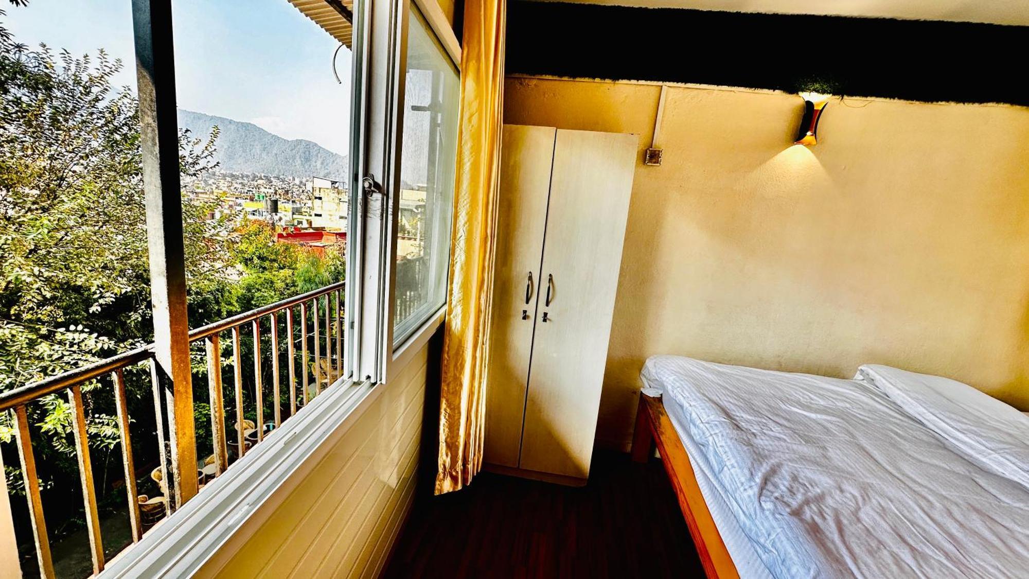Bed & Breakfast Institute Of Natural Medicine , Yoga & Therapy *
