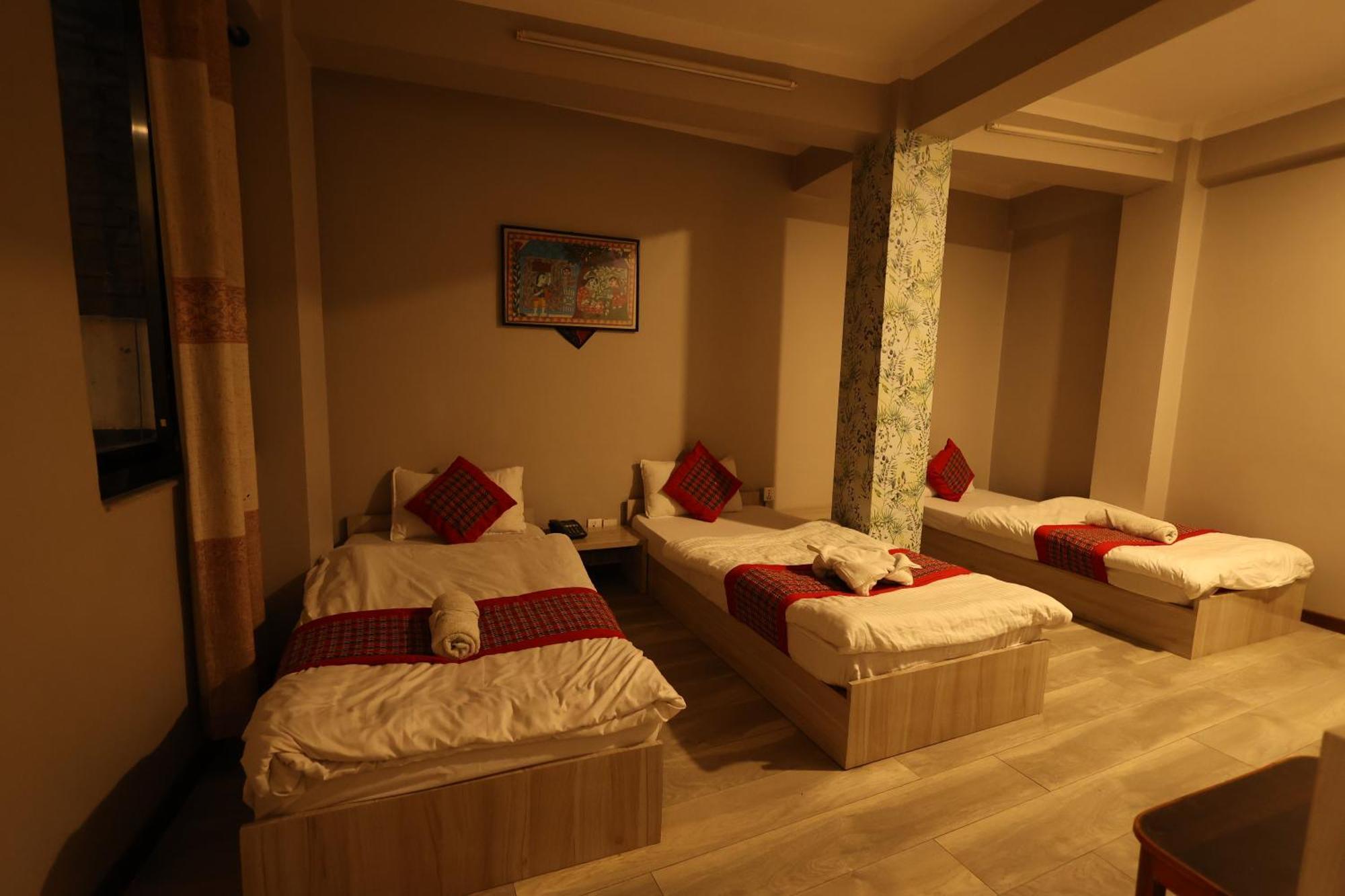Bed And Pillow Hostel *