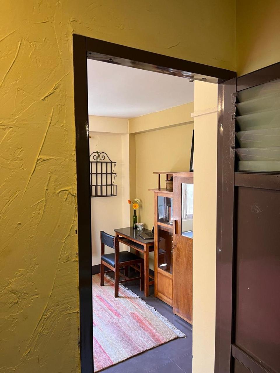 Sunny And Quiet In Boudha Apartment