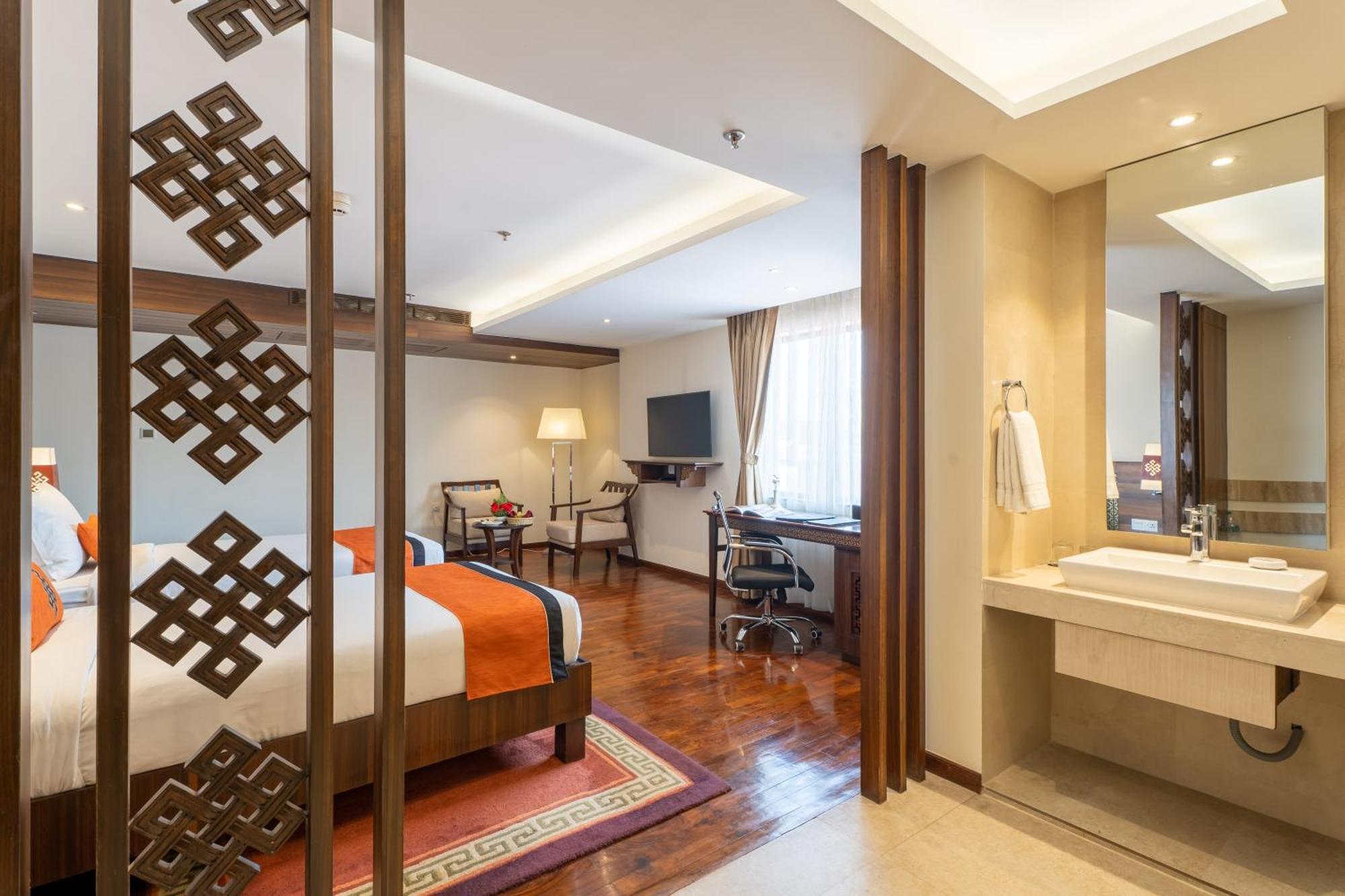 Hotel Ramada By Wyndham Dhumbarahi 5*