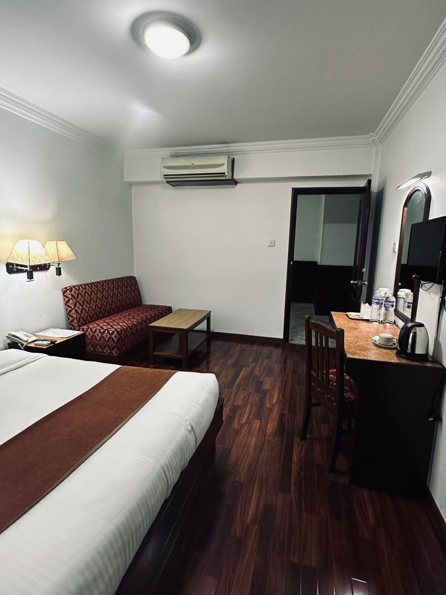 Hotel Fuji 2*