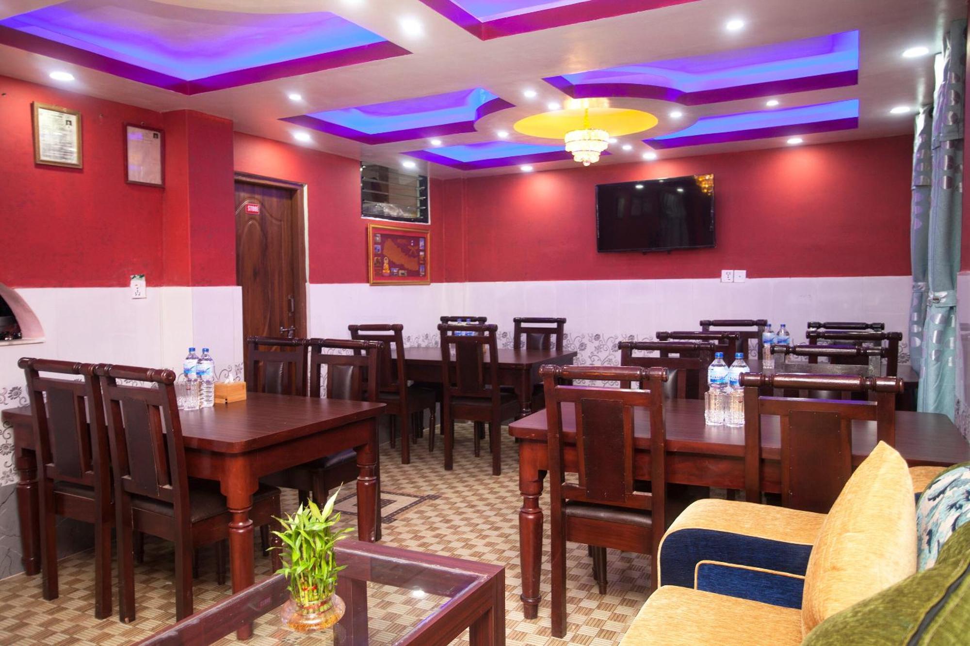 Oyo 622 Khotang Hotel 3*