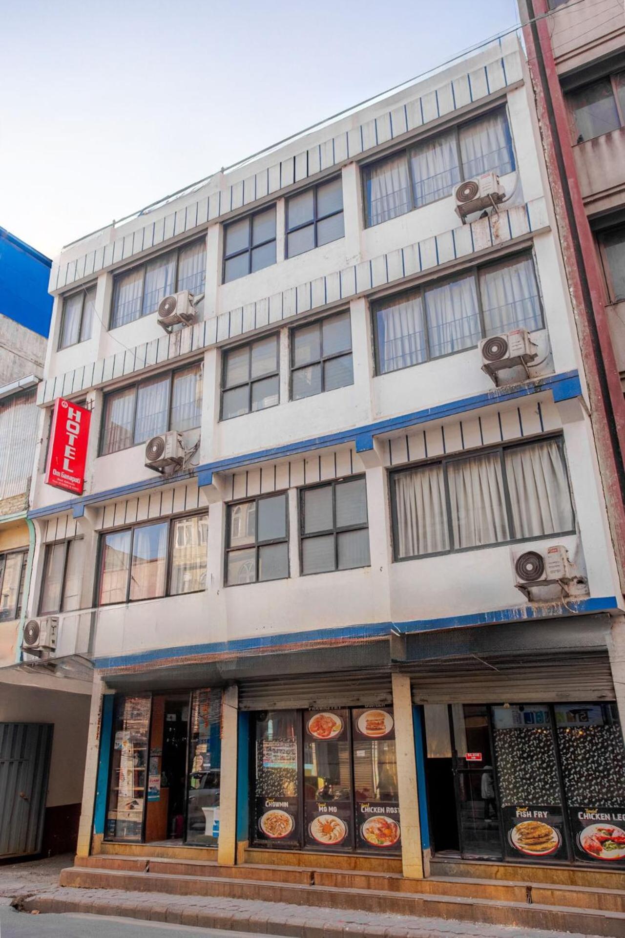 Hotel Oyo 808 Om Ganapati Pvt Ltd *