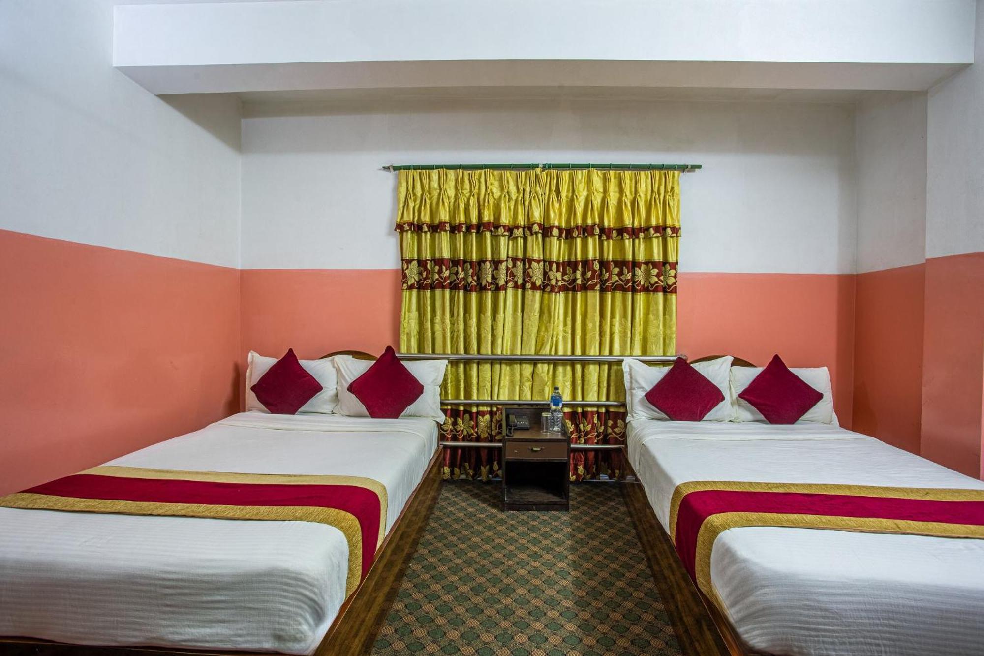 Oyo 810 Peace Golden Hotel *