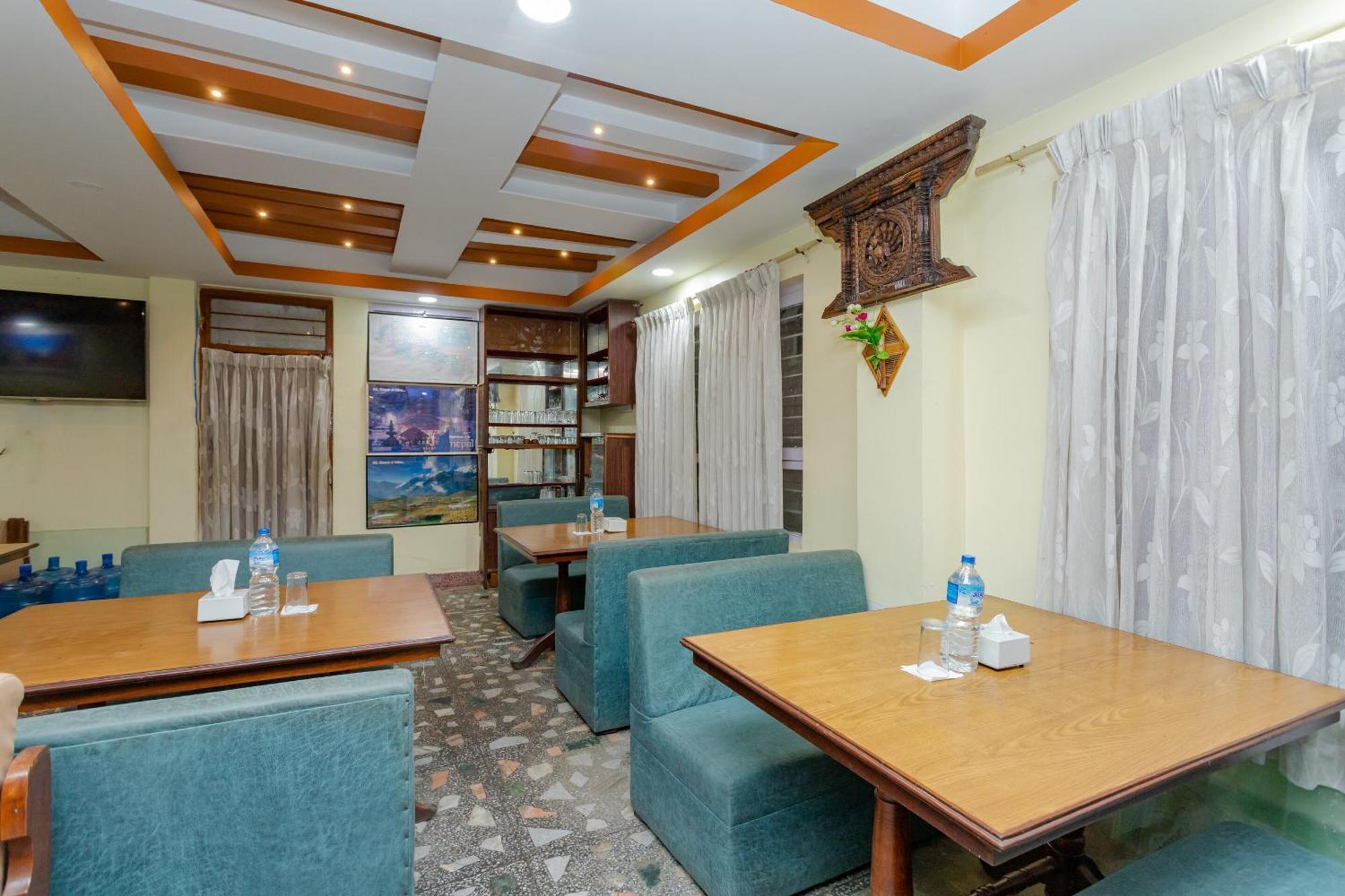 Oyo 811 New Pokhara Palace *