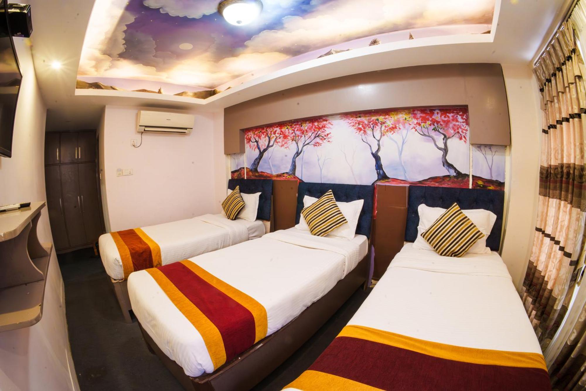 Hotel Square 3*