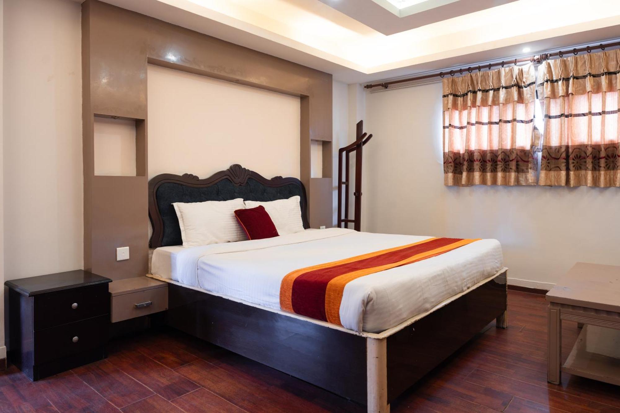 Square Hotel