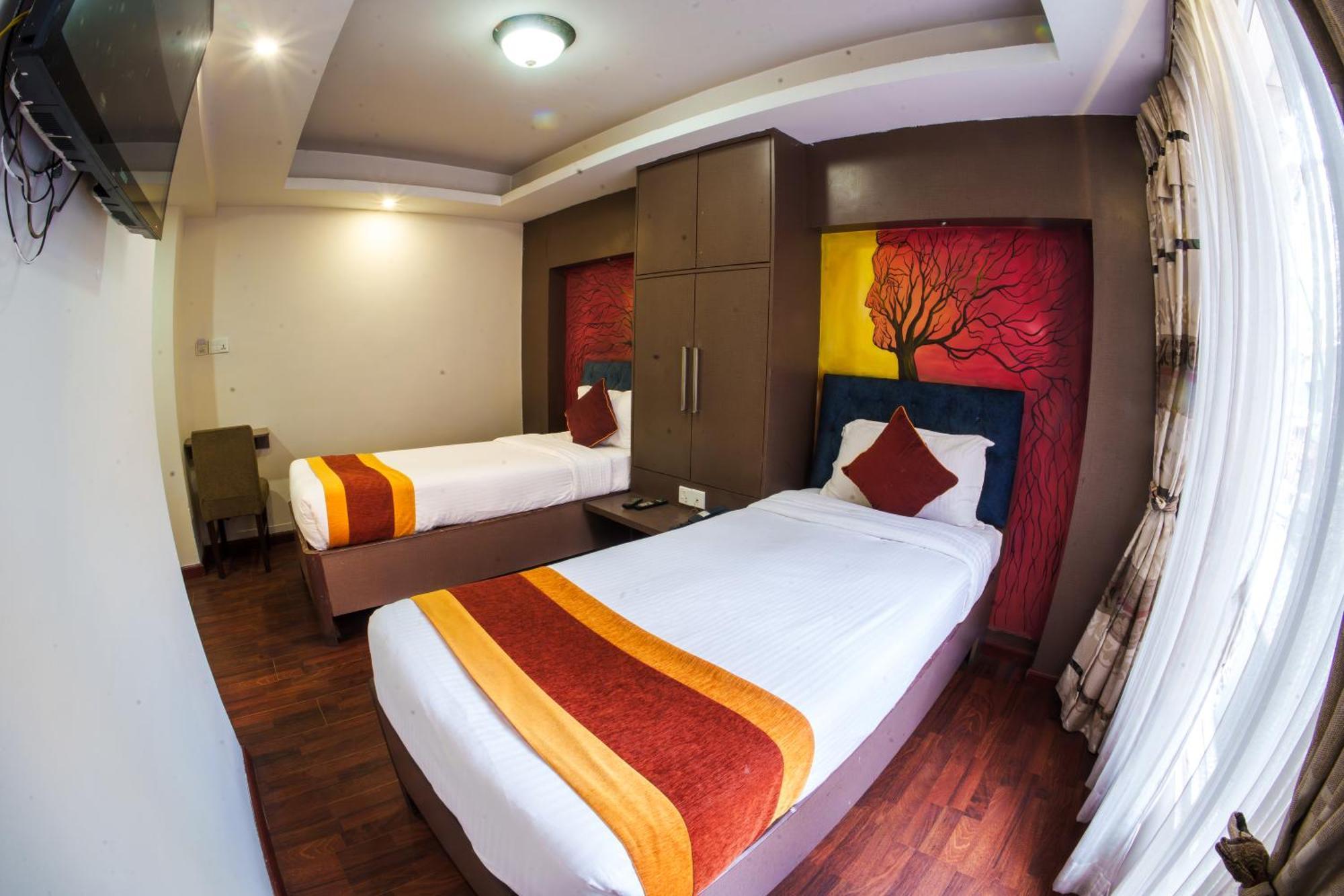 Hotel Square 3*